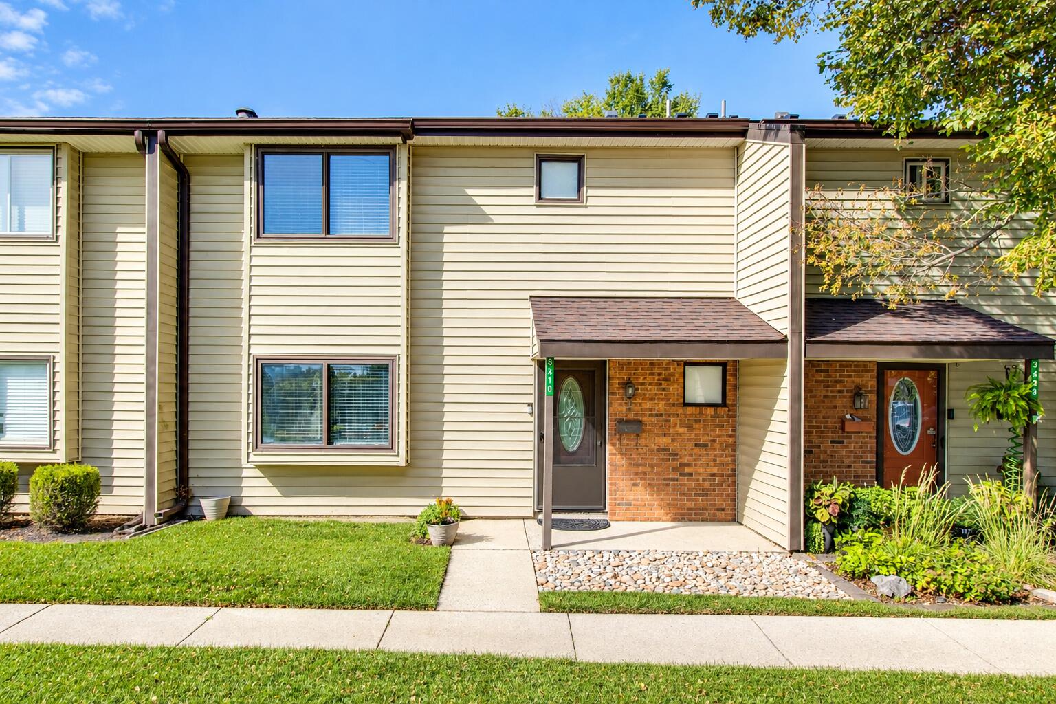 3210 Gambit Square — photo