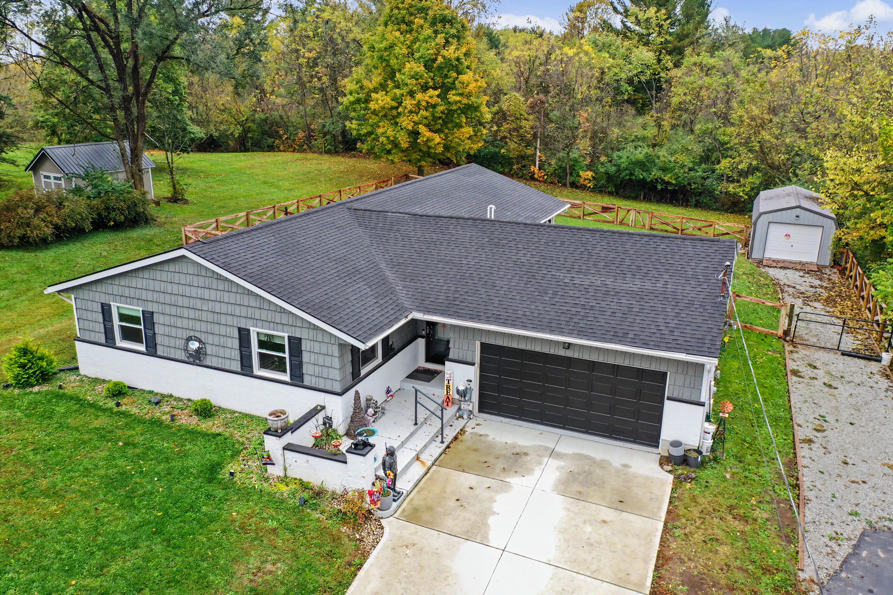4989 Willowdale Road — photo