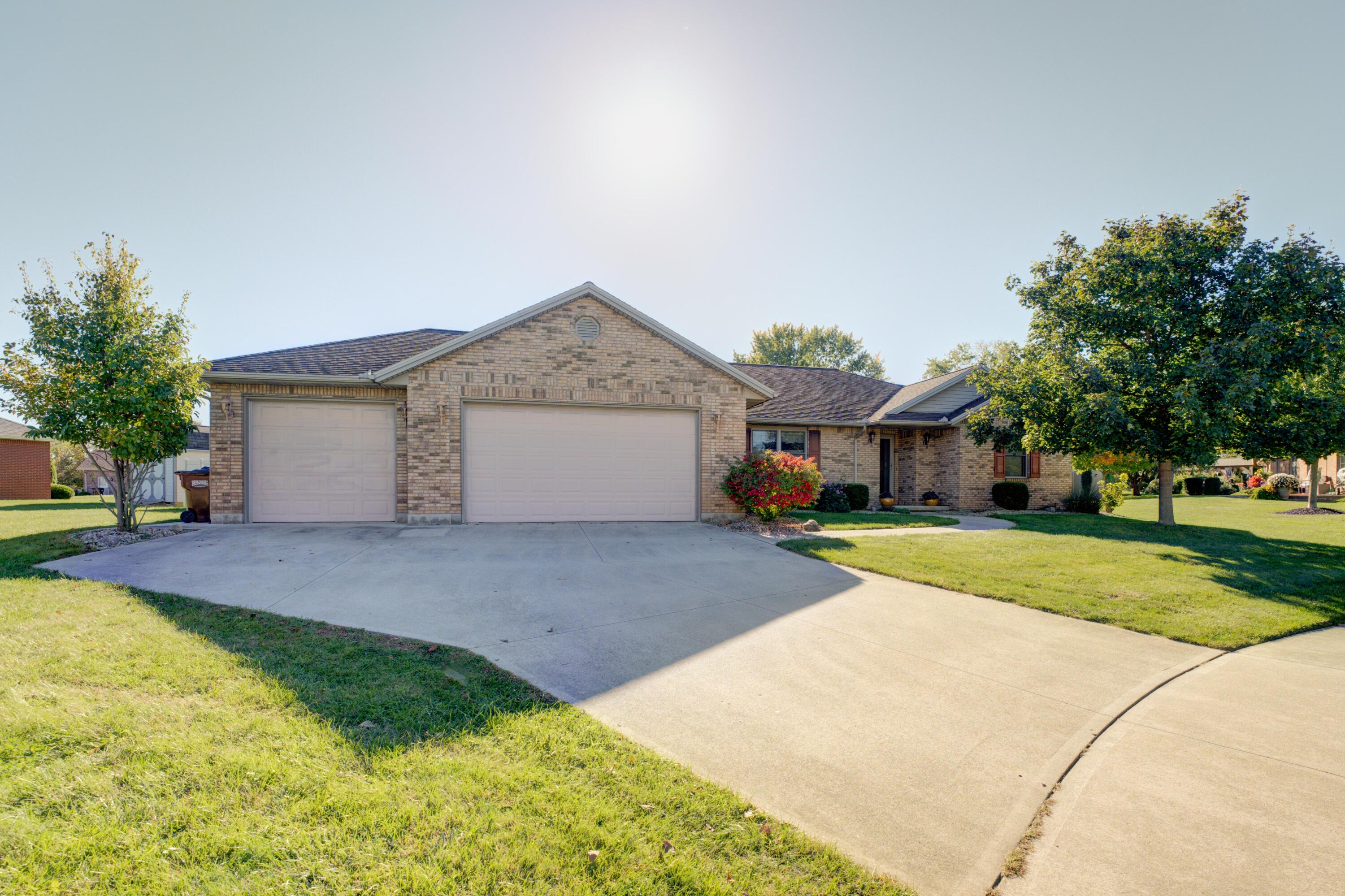 104 Warwick Court — photo