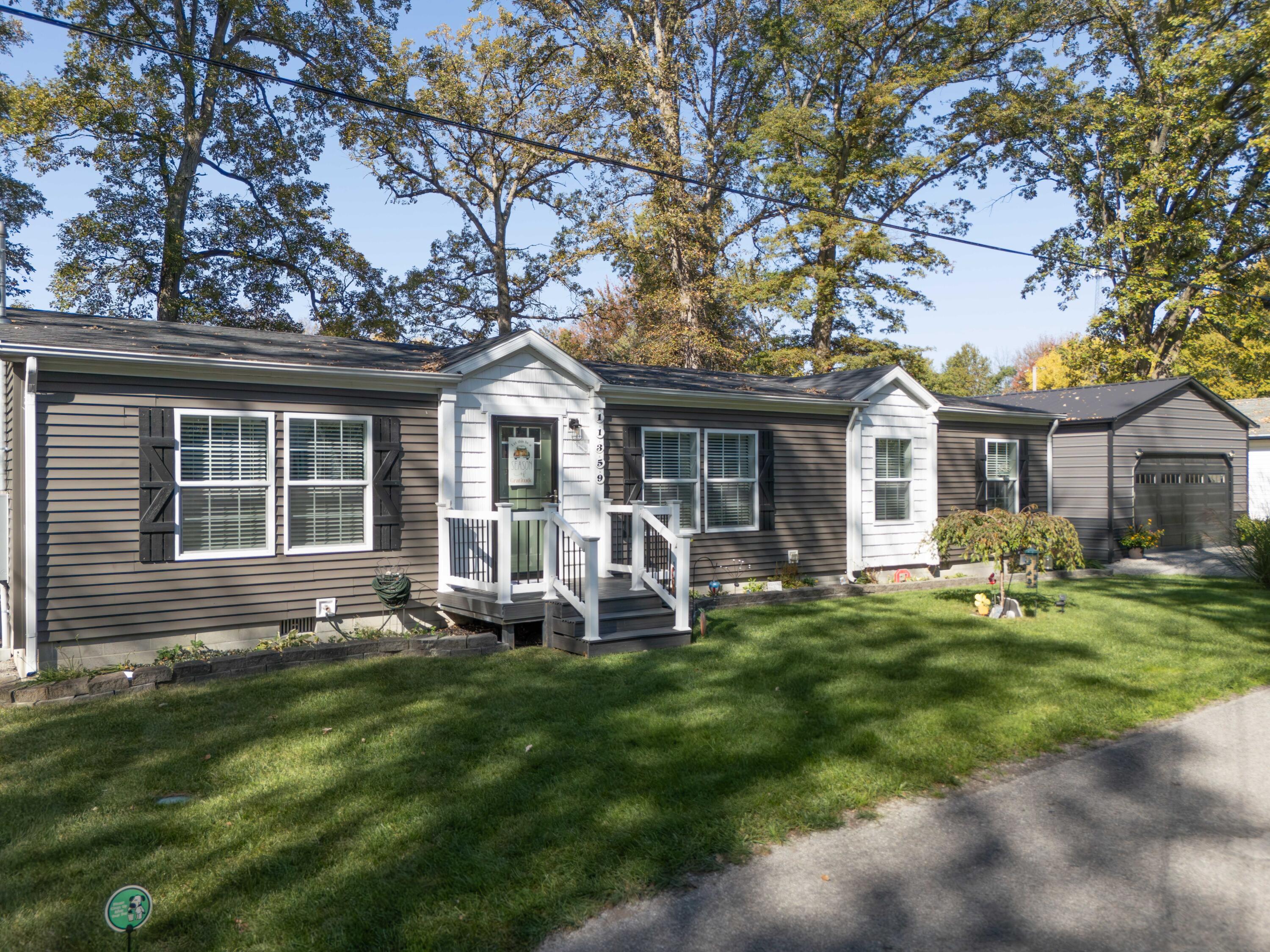 11359 Oak Street — photo