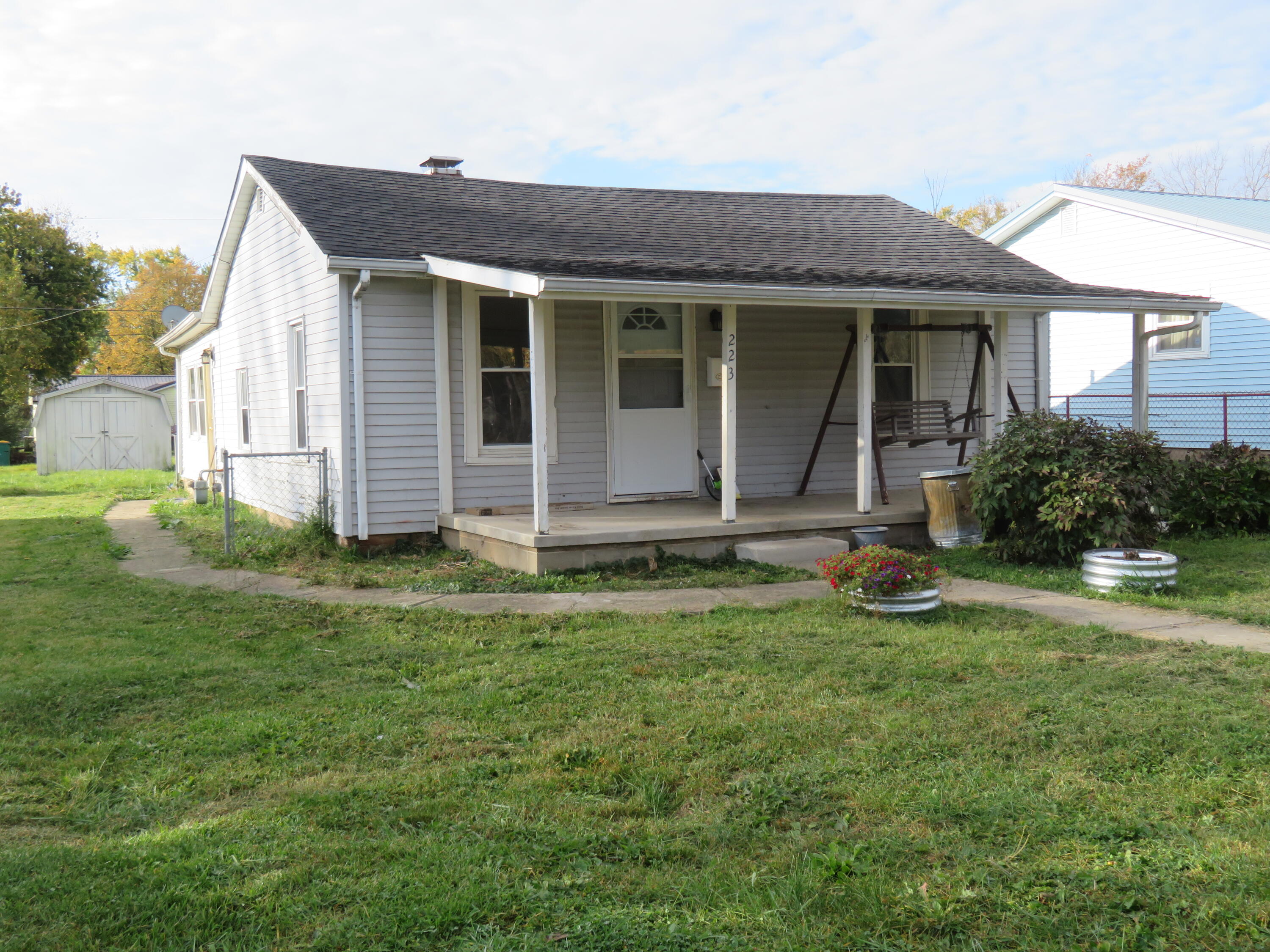 223 W Twain Avenue — photo
