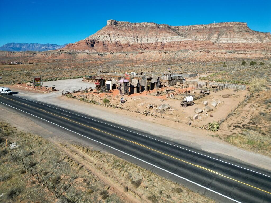 1000 W SR 9 — photo