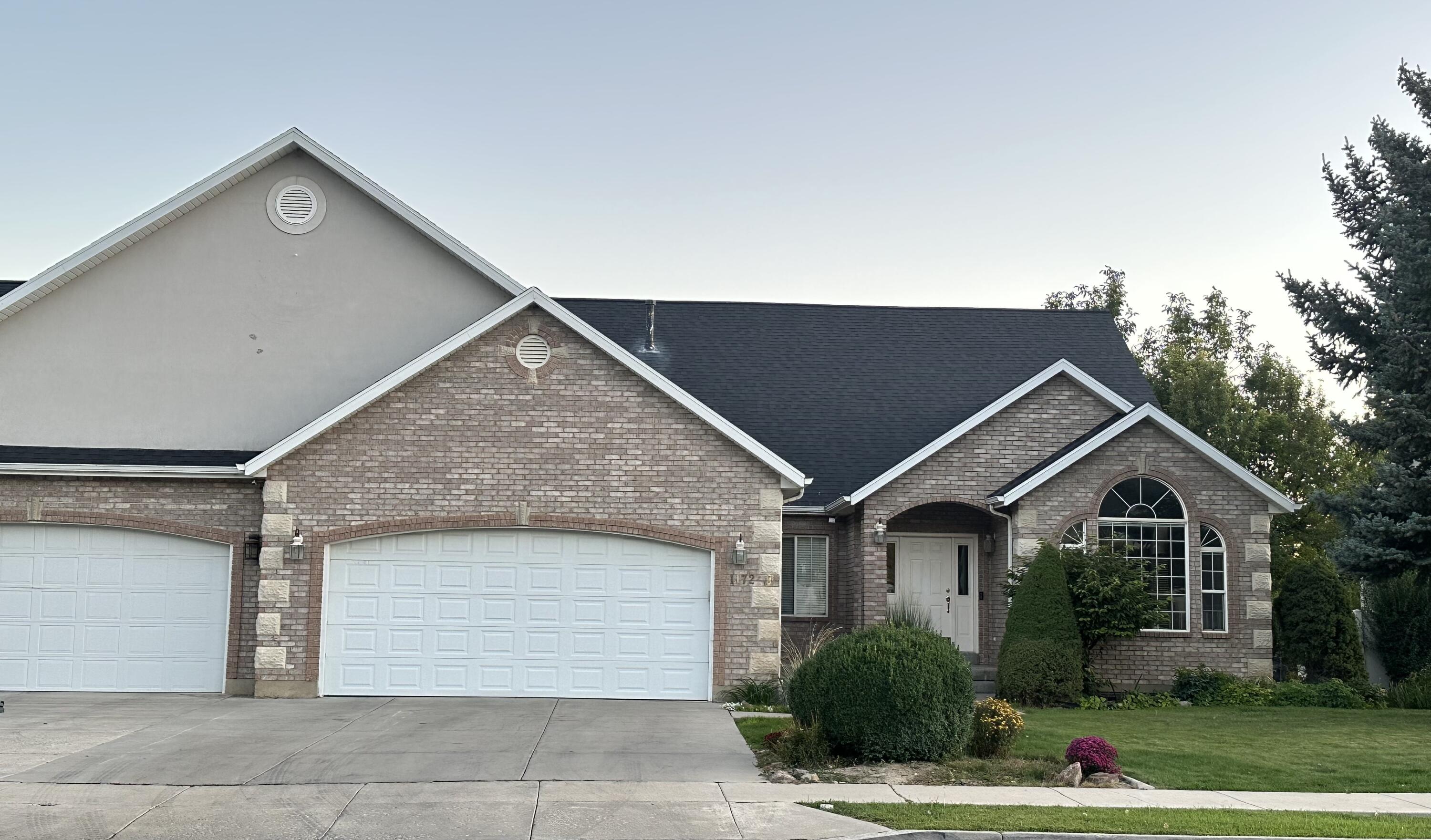 1172 E Murdock Dr — photo