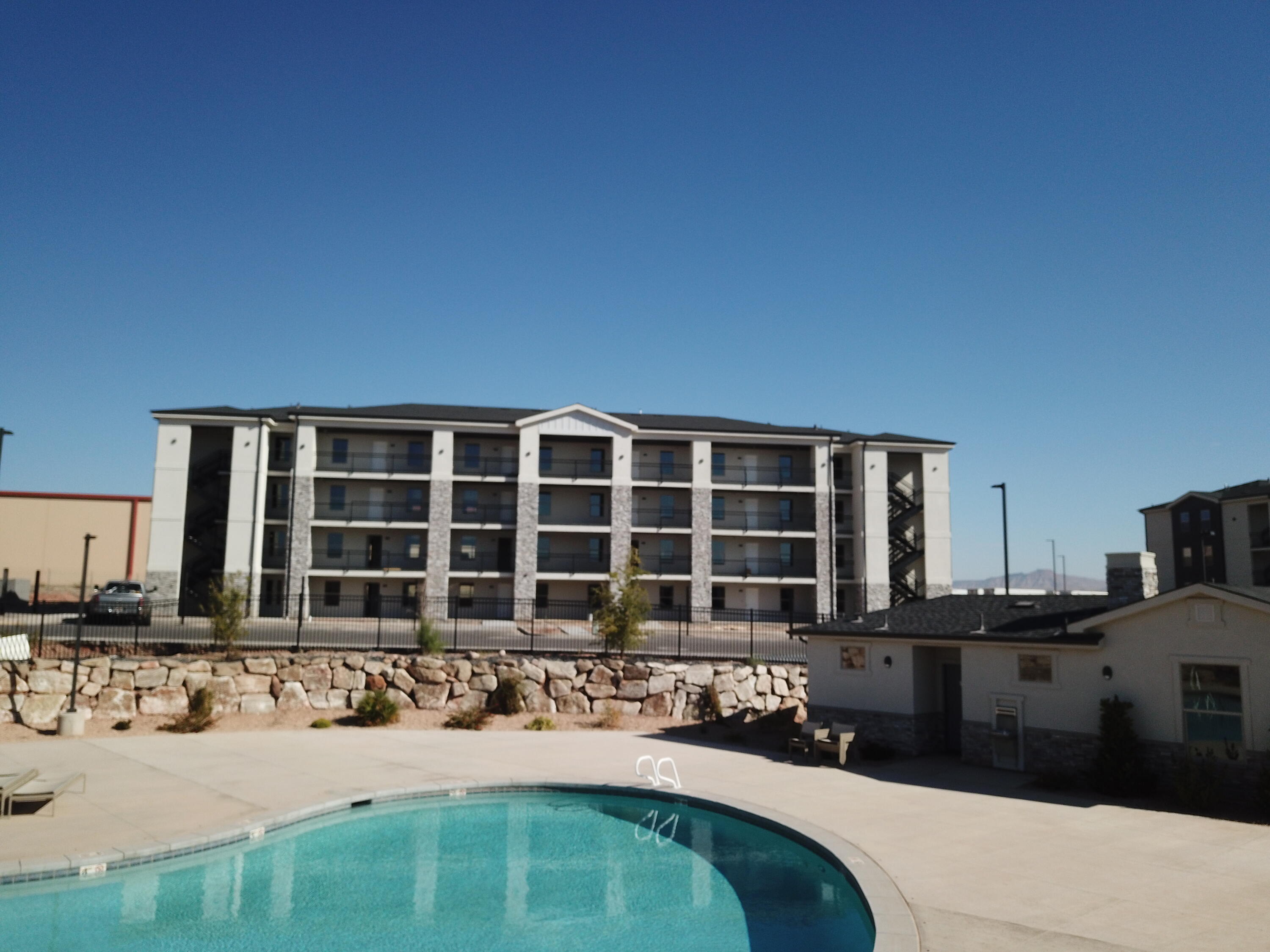 228 N Lone Rock #201 — photo