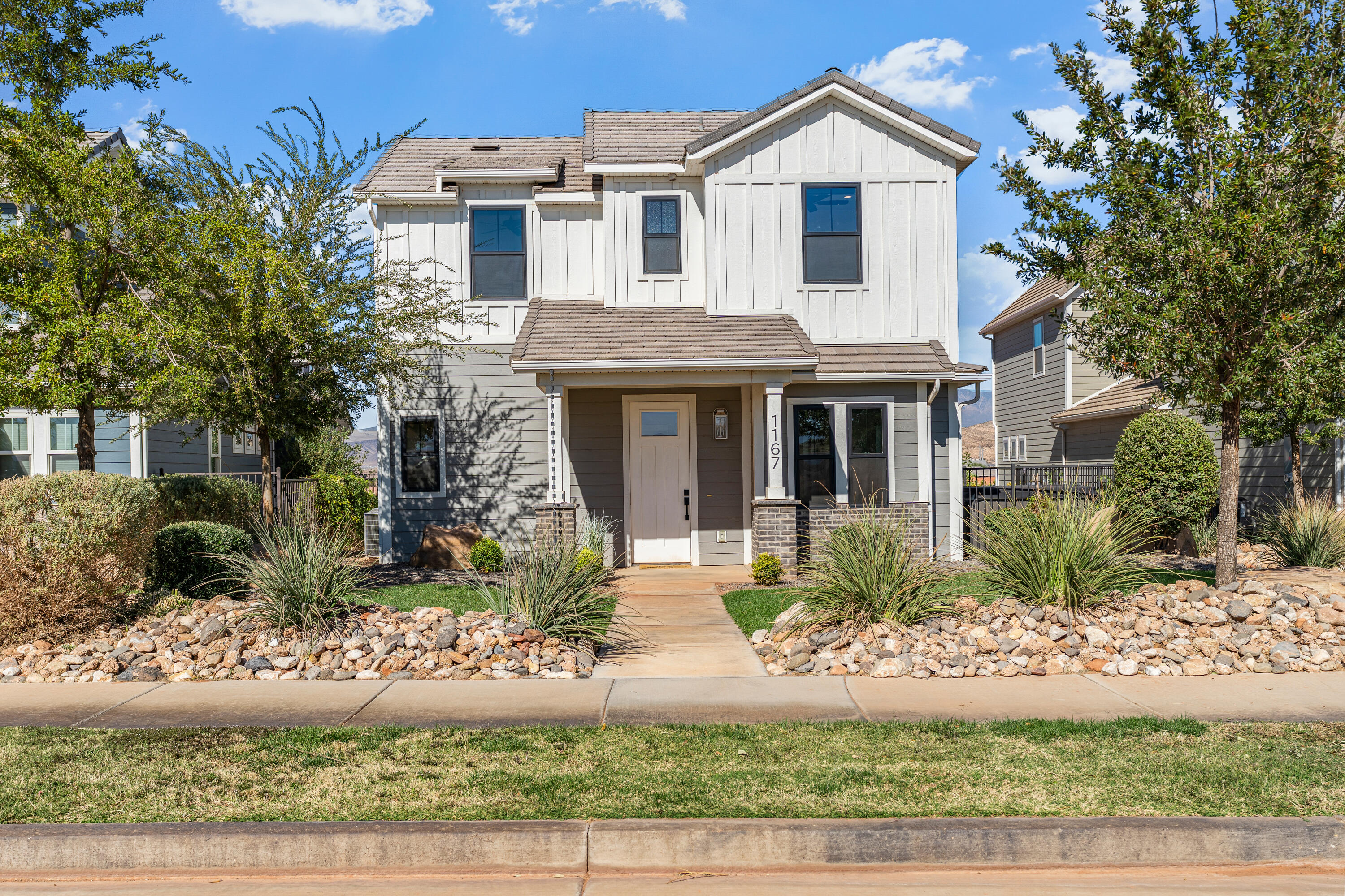 1167 E Farmhouse Dr — photo