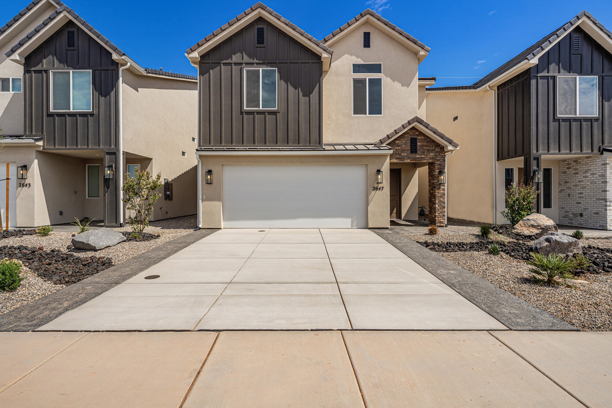2647 E Suniva Way — photo