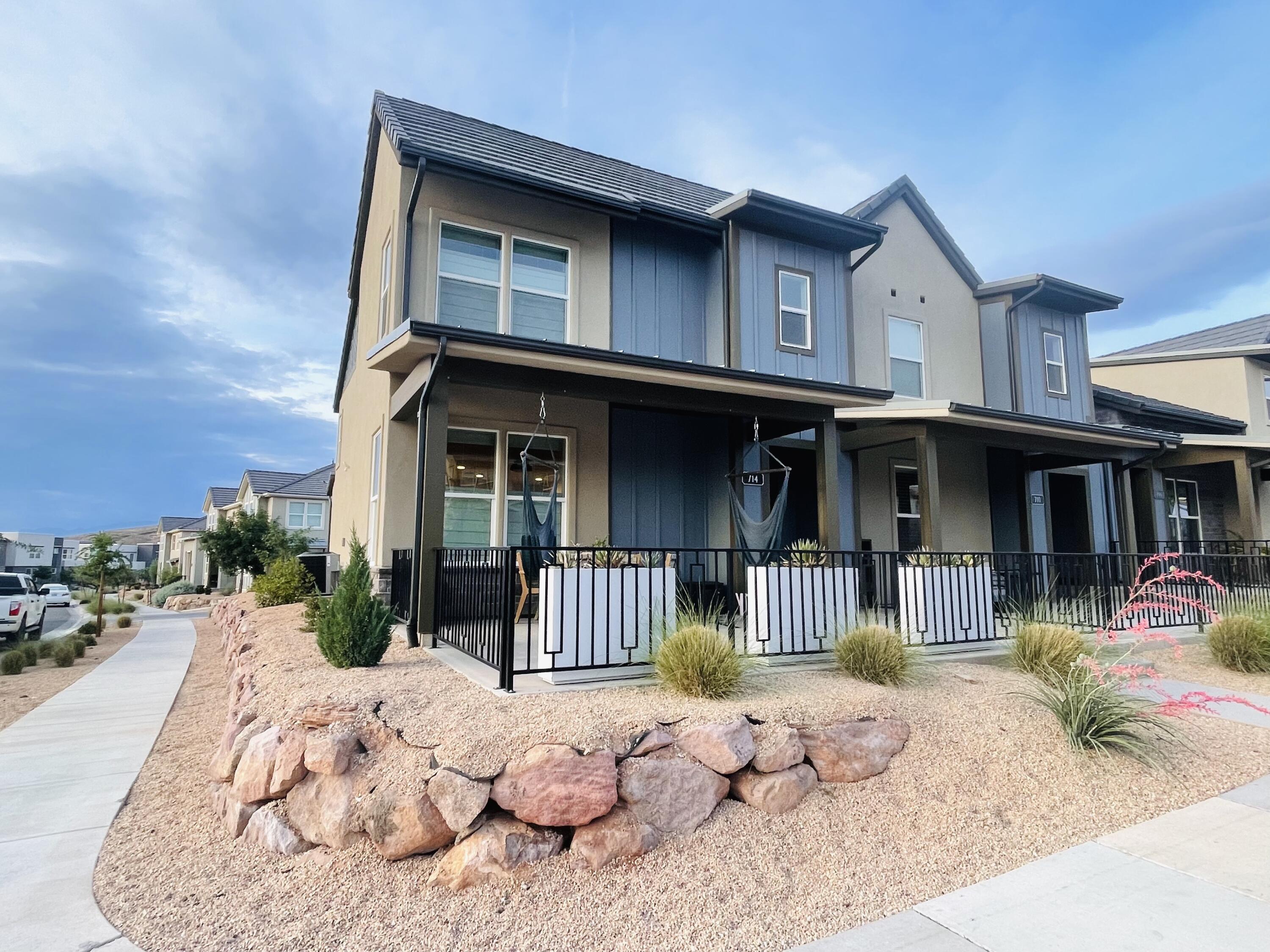 714 W Claystone Dr — photo