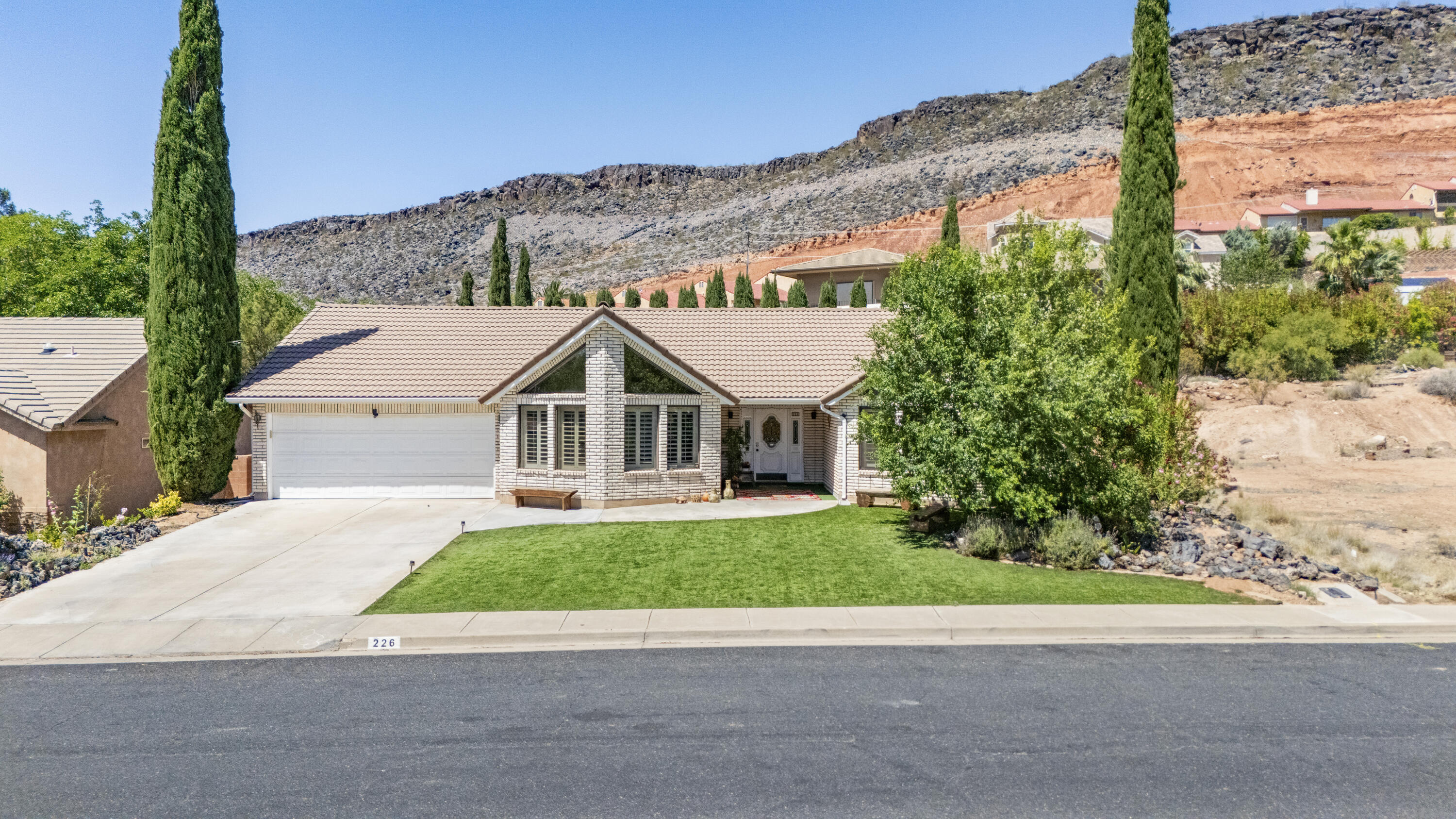 226 S Donlee Dr — photo