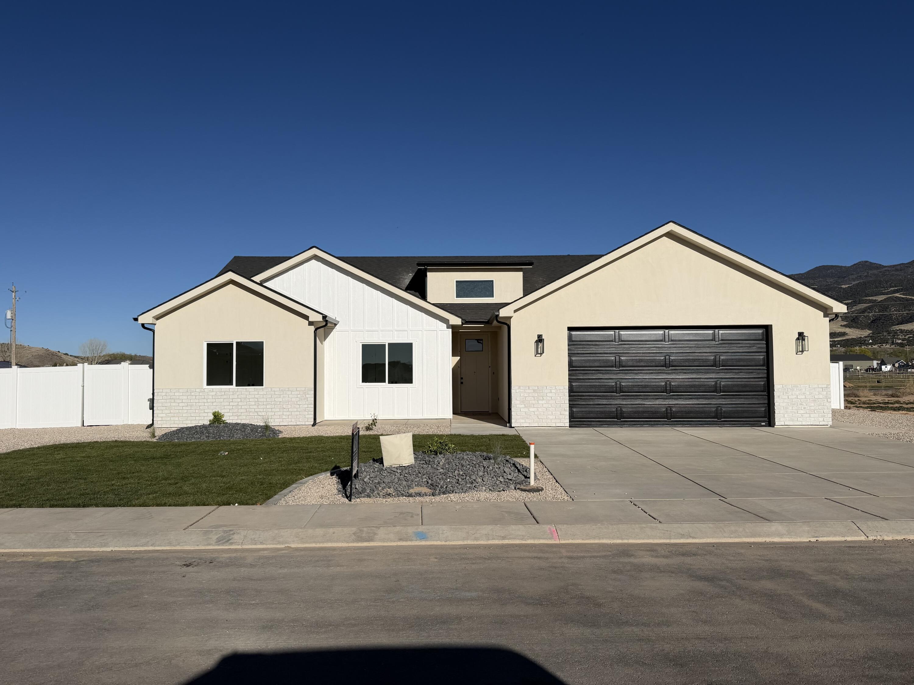 4962 N 970 E — photo