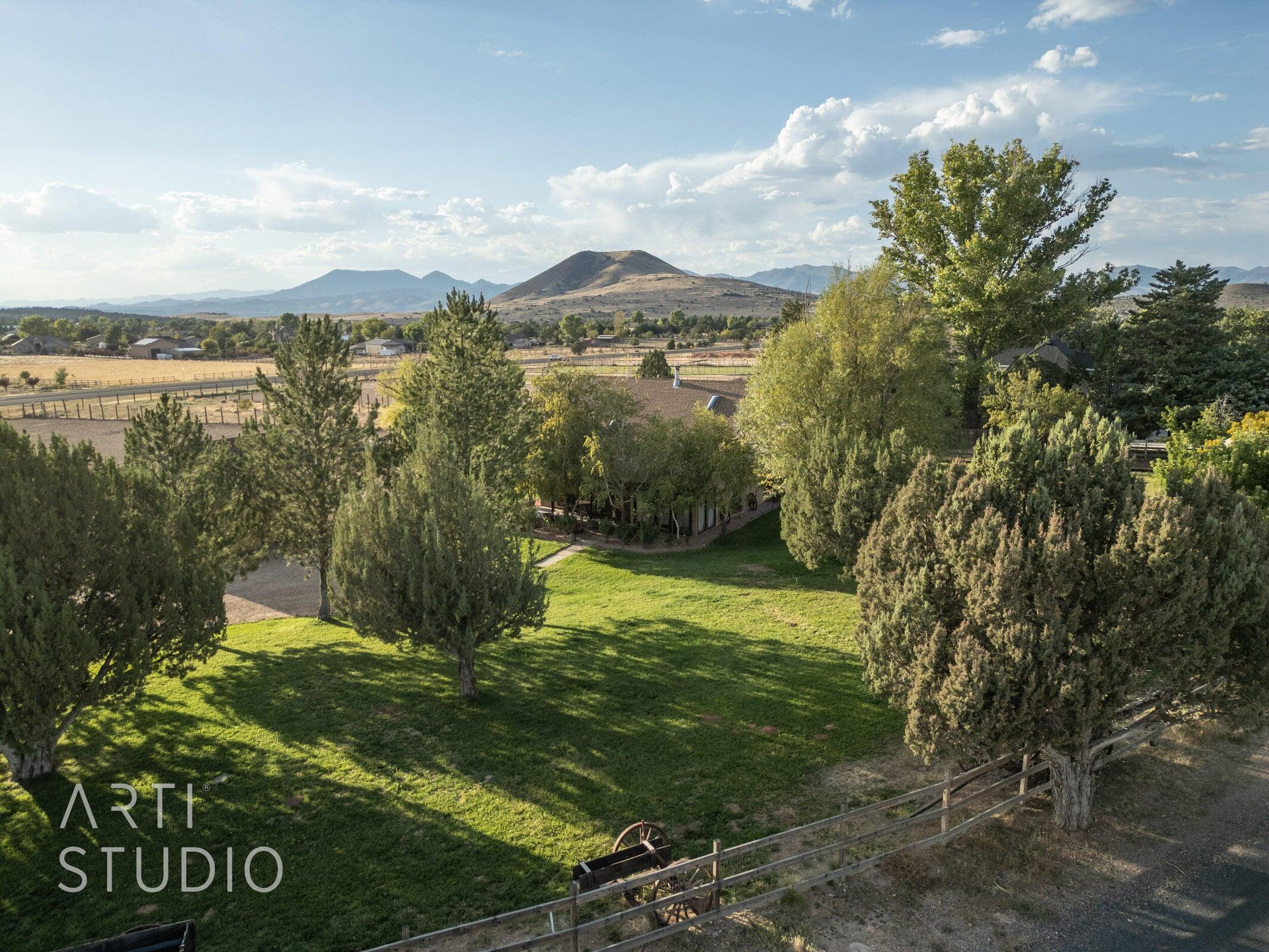 825 N Horsemans Park Dr — photo