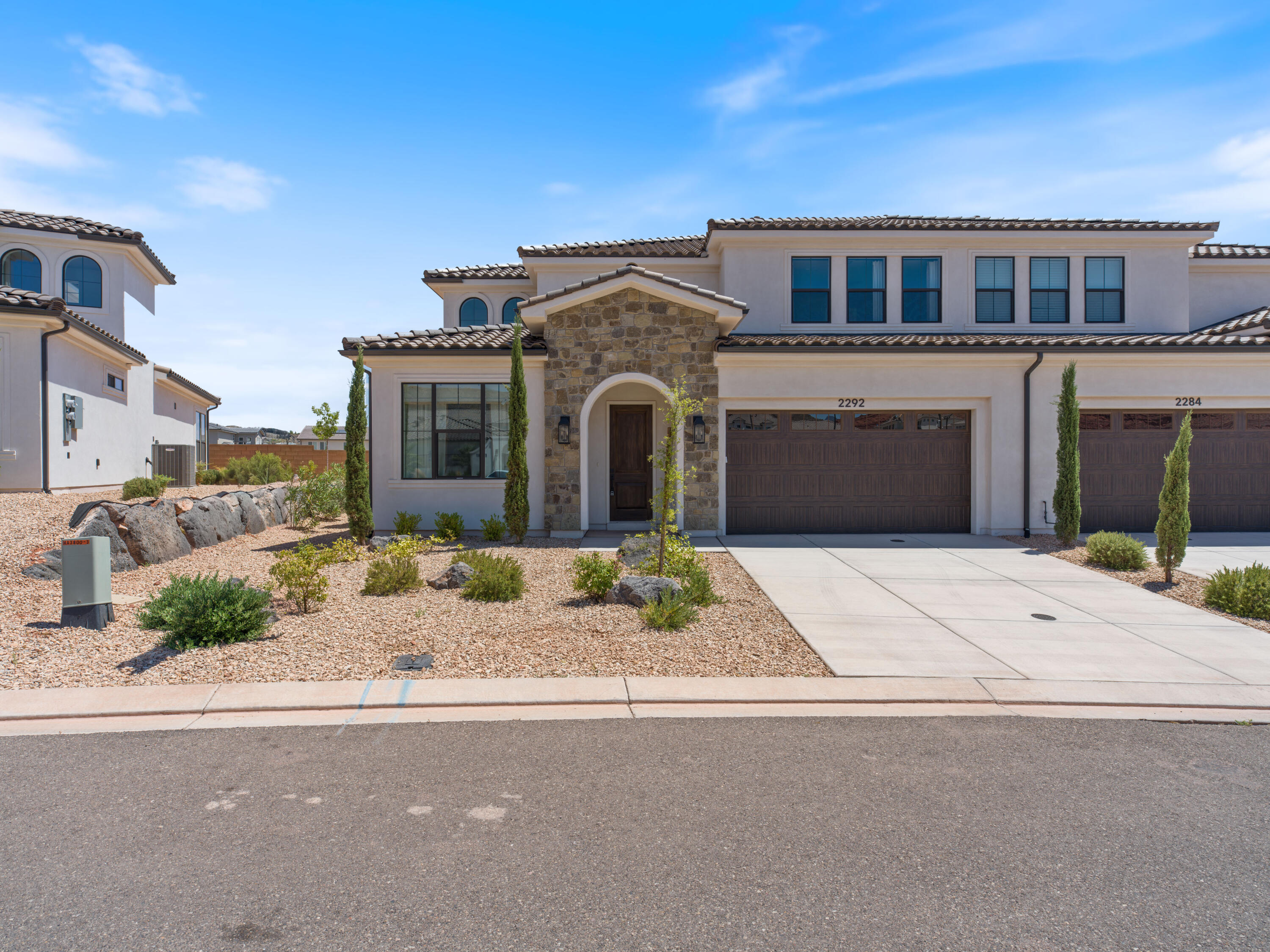 2292 E Arena Roja Dr — photo