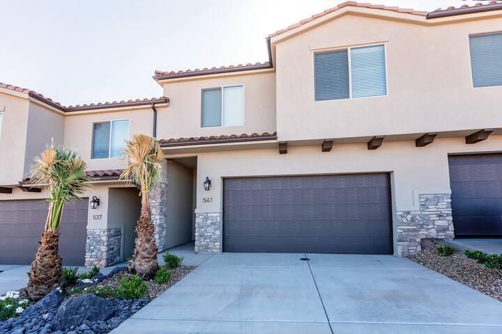 541 N Ventura Ln — photo