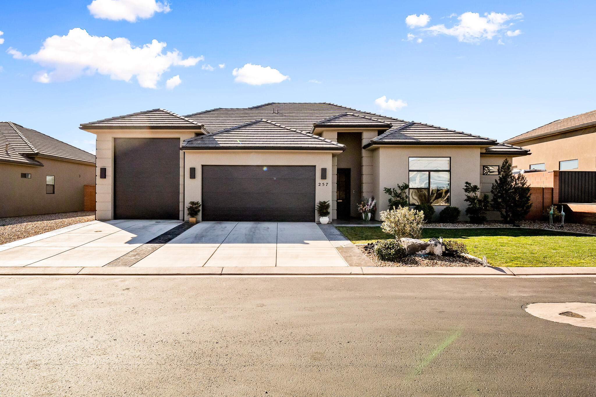 257 W Peaceful Ln — photo