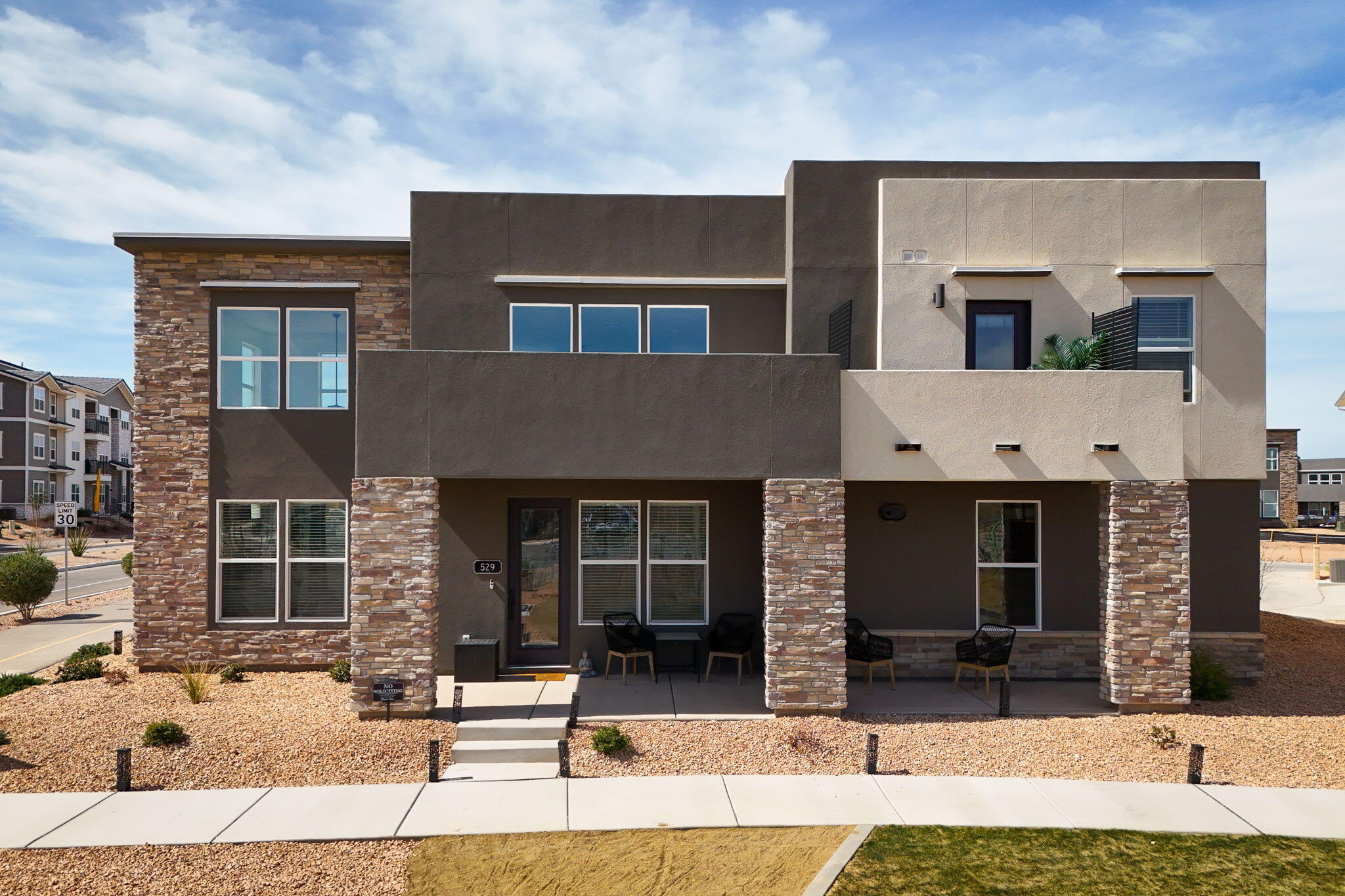529 W Olive Ln — photo