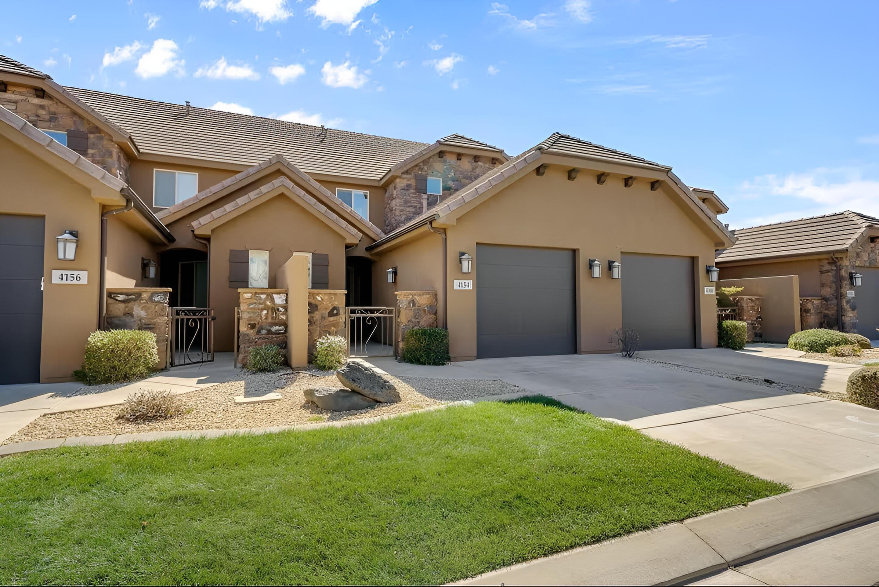 4154 E Torrey Pines Dr — photo