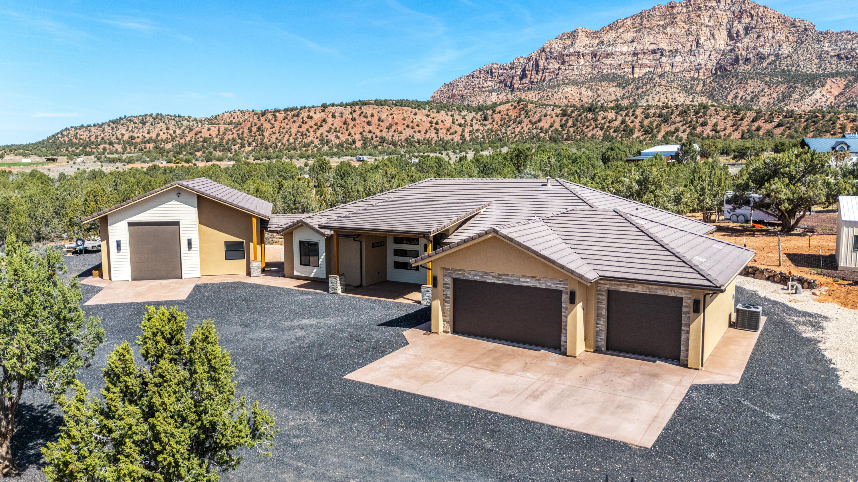 1295 E Cedar Dr — photo