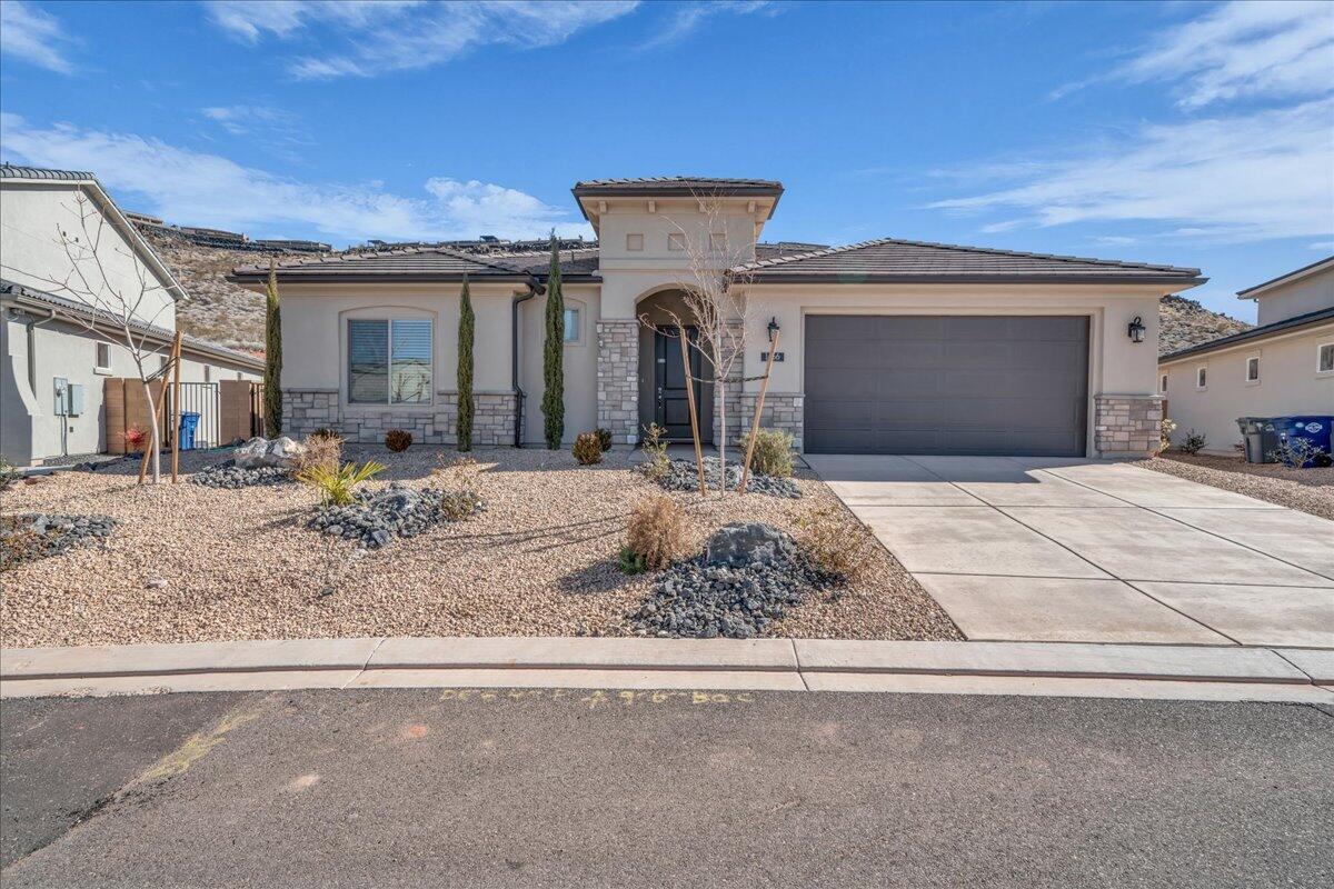 1466 N Arena Roja Dr — photo