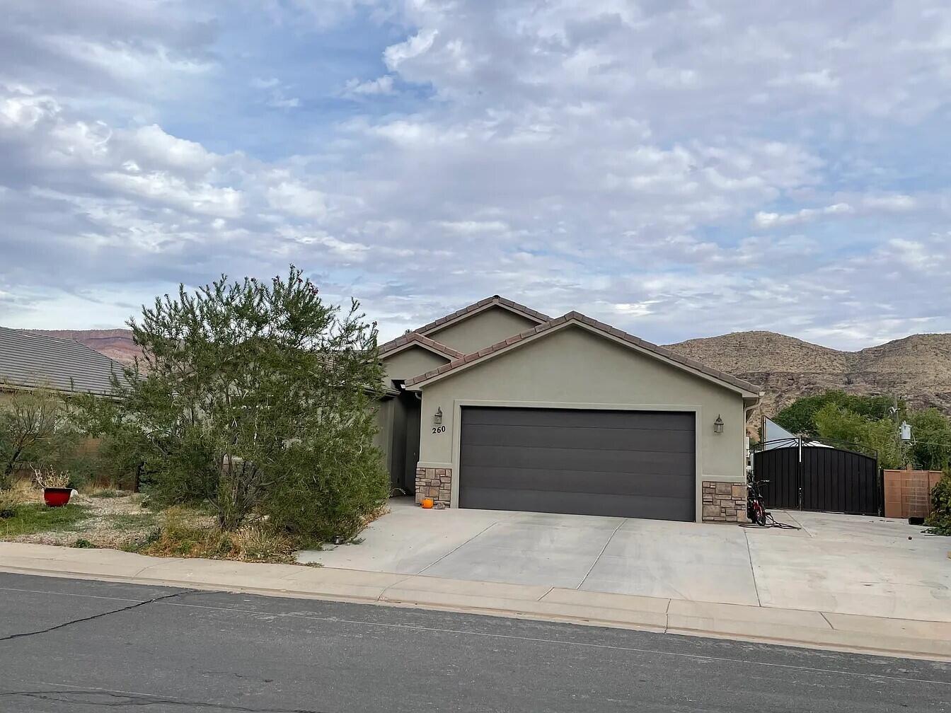 260 N 220 W — photo
