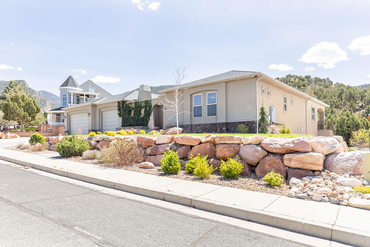 888 E Fiddlers Canyon Rd — photo