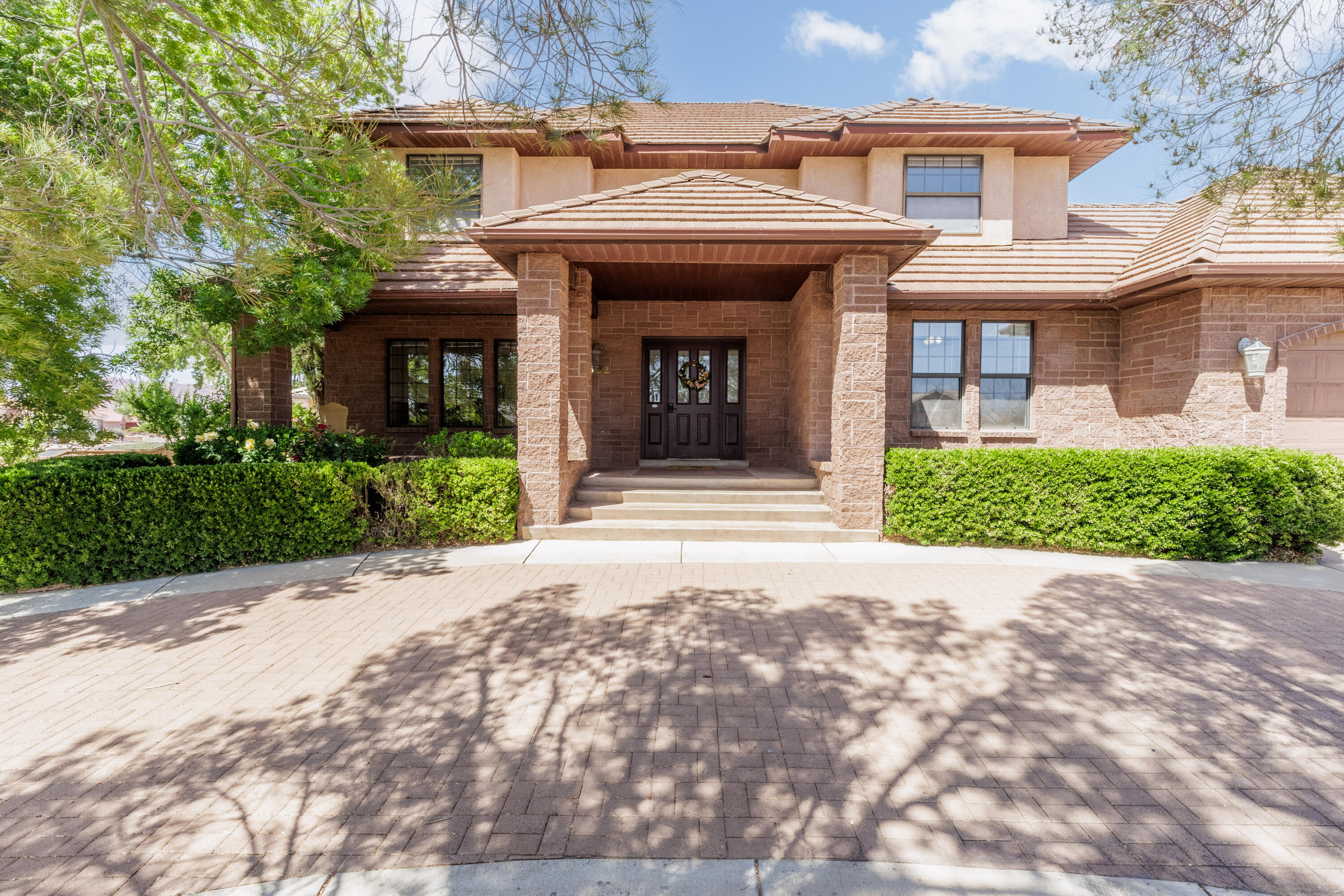 592 N Dusk Dr — photo