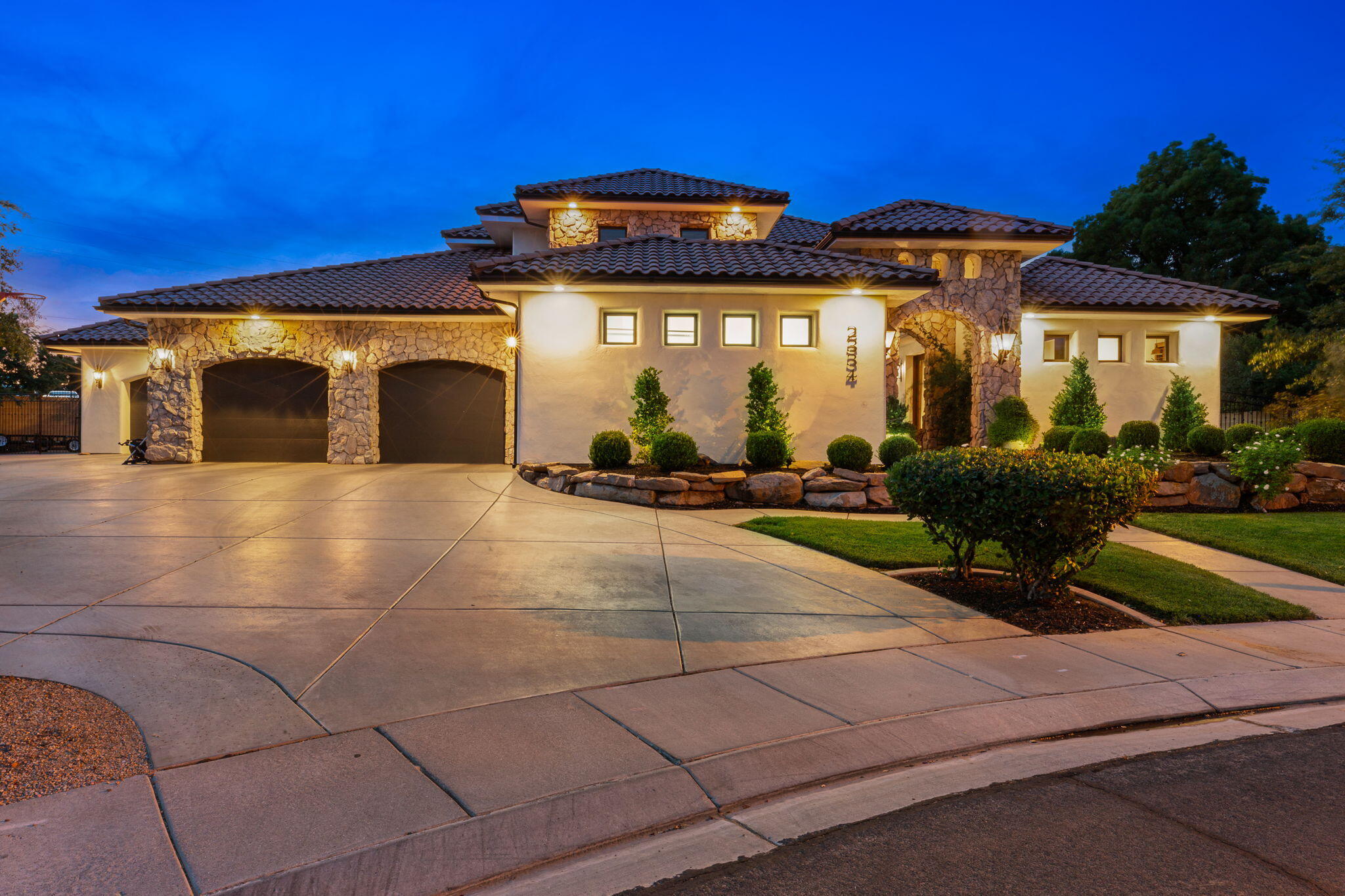 2334 Leda Ln — photo
