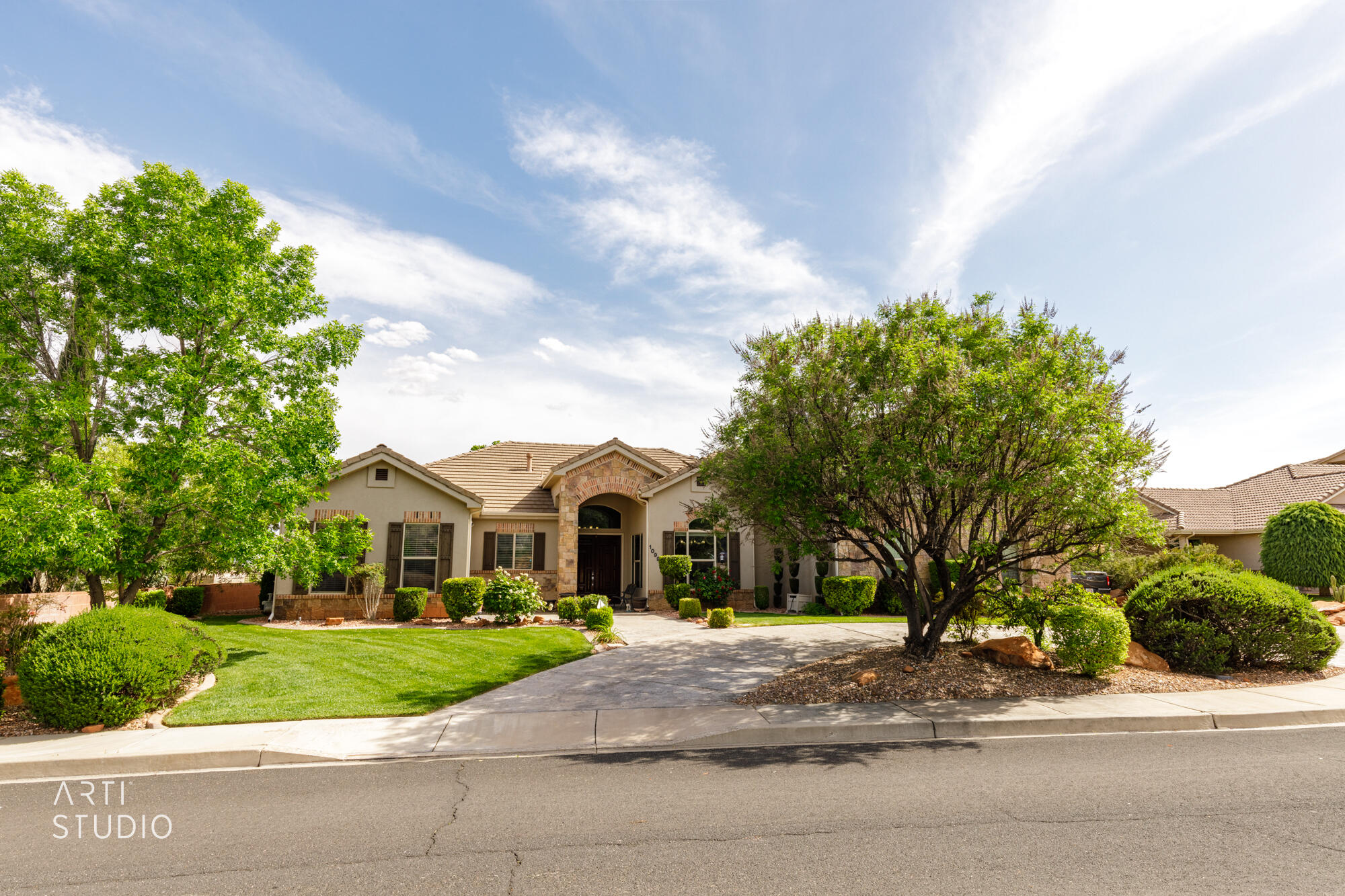 1099 W Broadstone Ct — photo