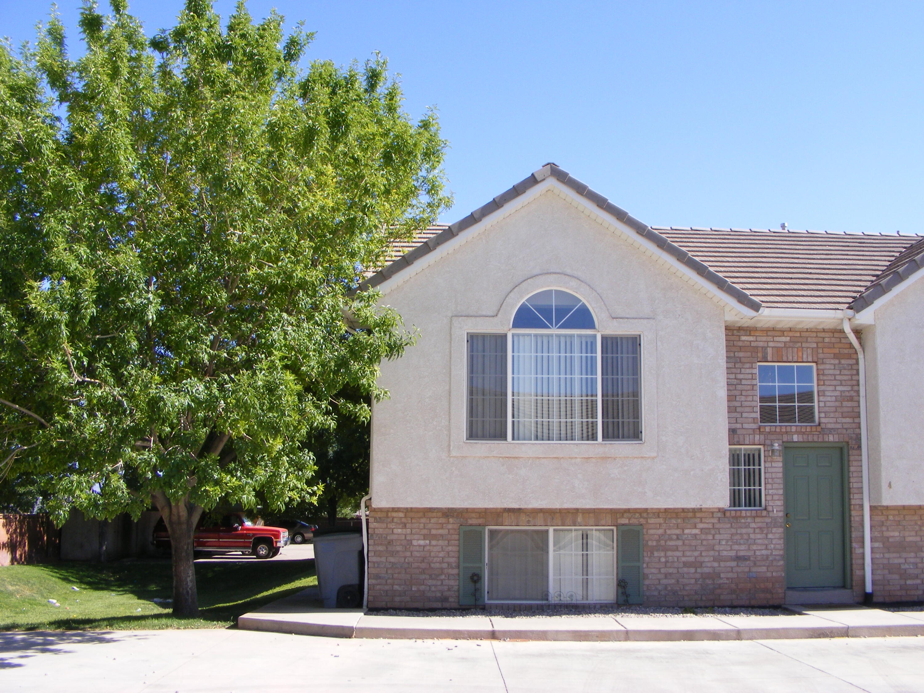 664 N 2720 E — photo