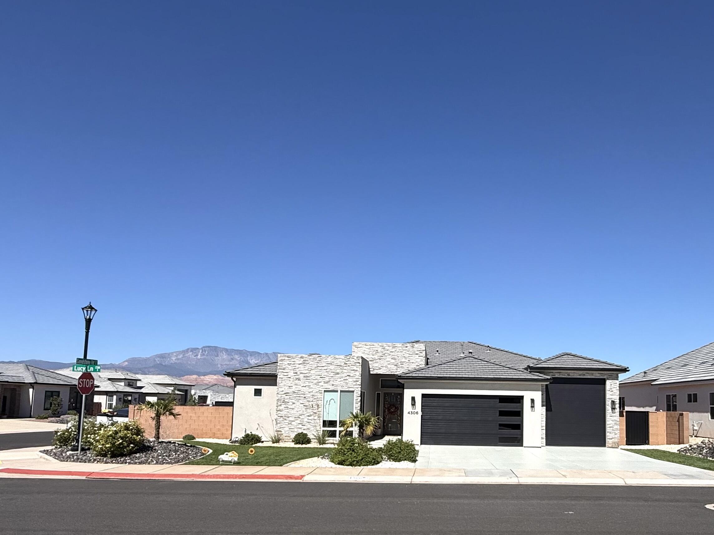 4306 W Lucy Ln — photo