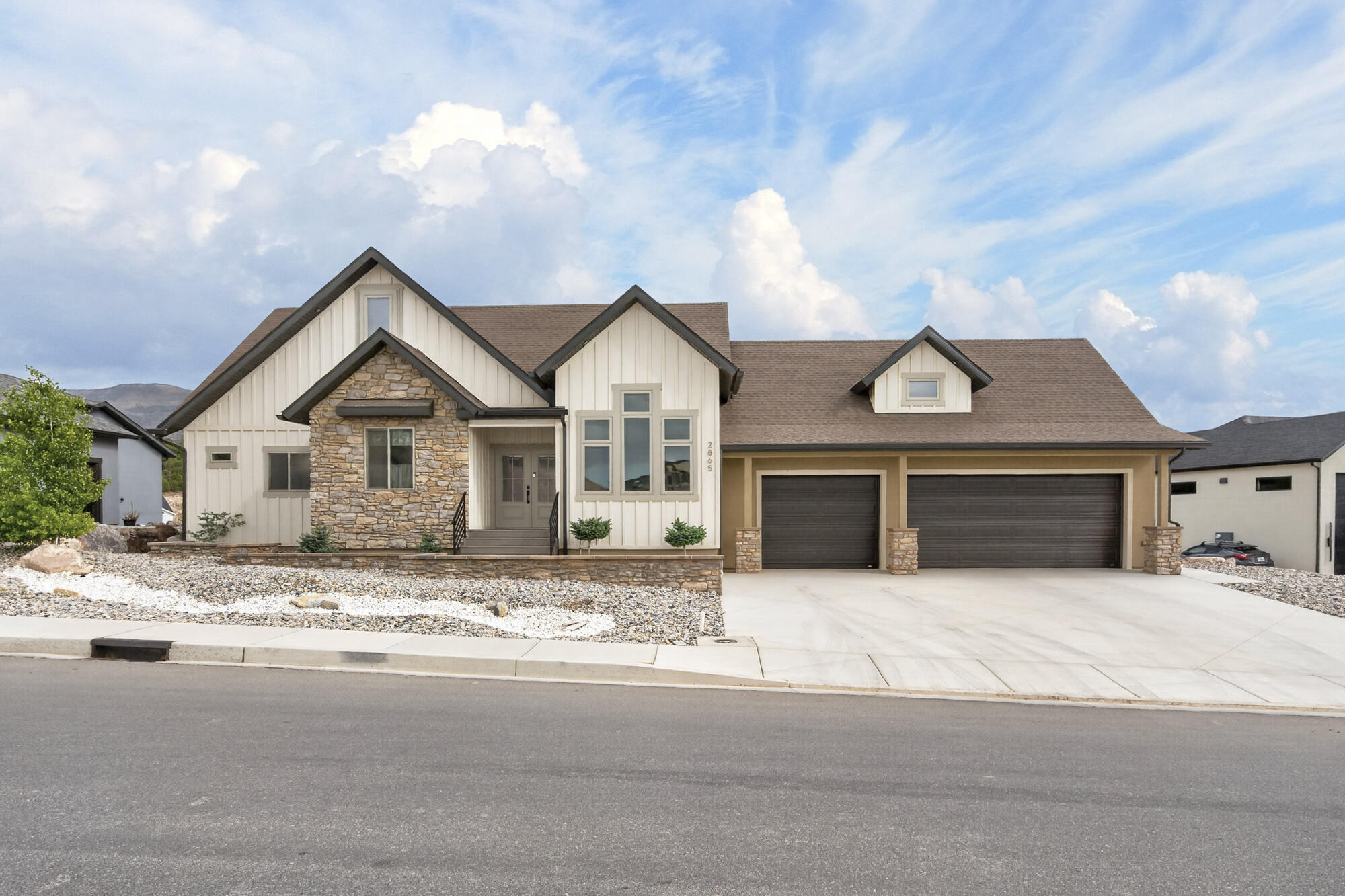 2865 W Rock Ridge Rd — photo