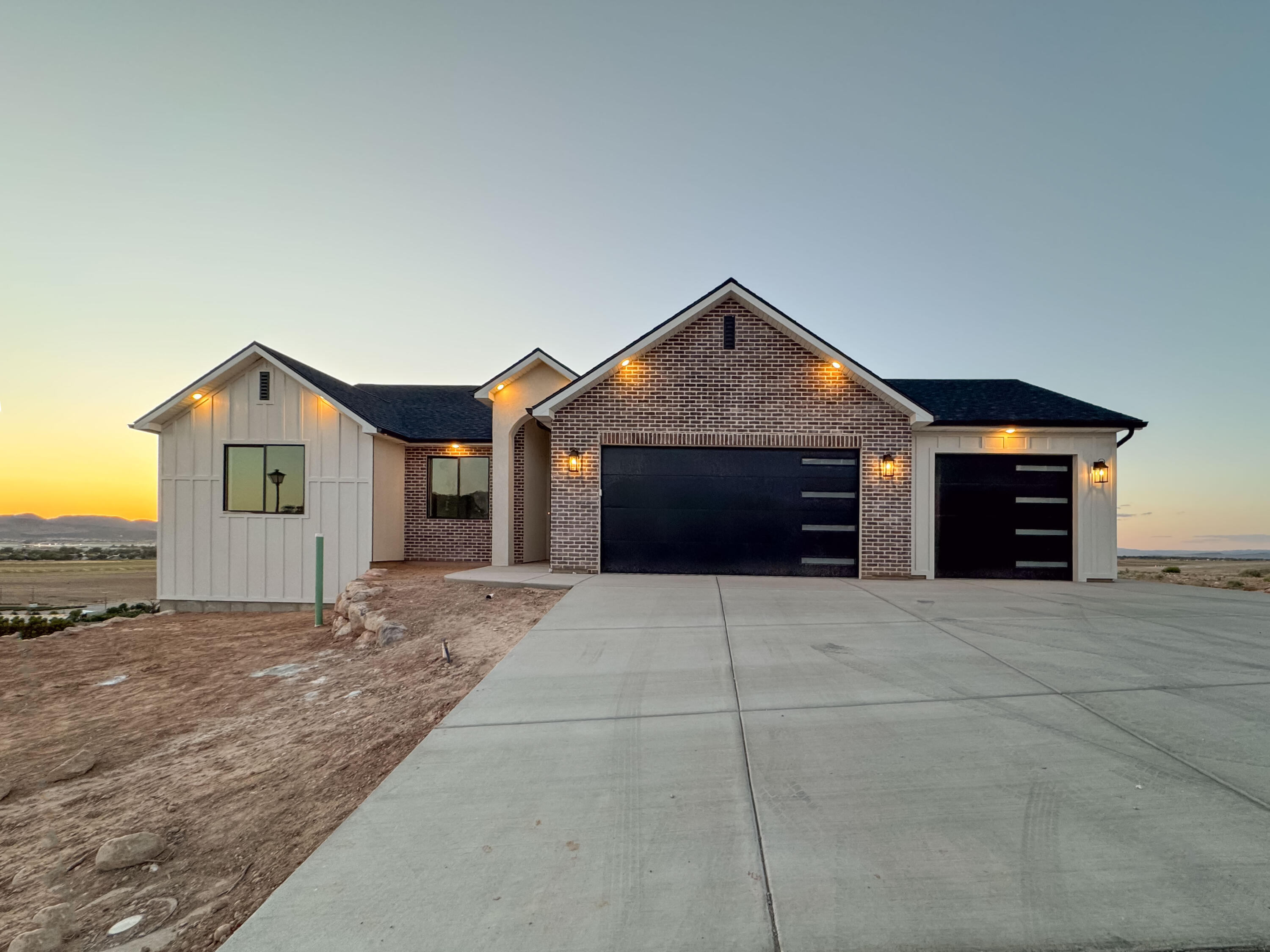 3256 W Kingsbury Dr — photo