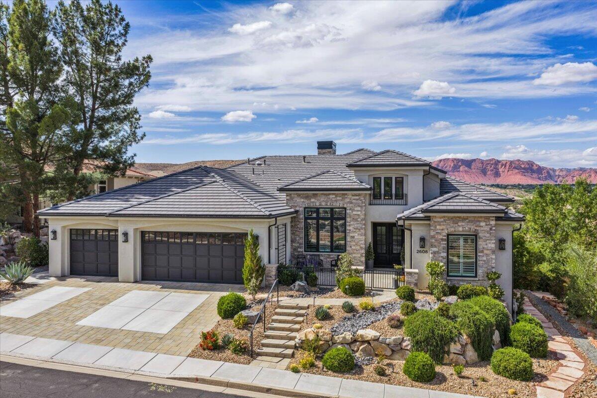 2608 W Canyon Ridge Rd — photo