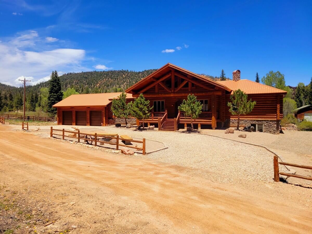 1103 E Spring Hollow Rd — photo