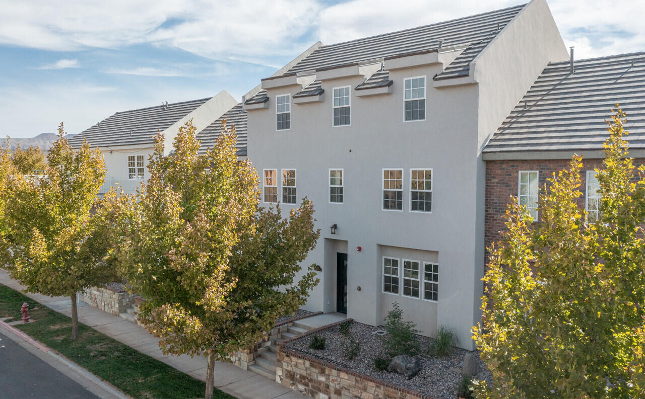 4307 W Canterbury Rd — photo