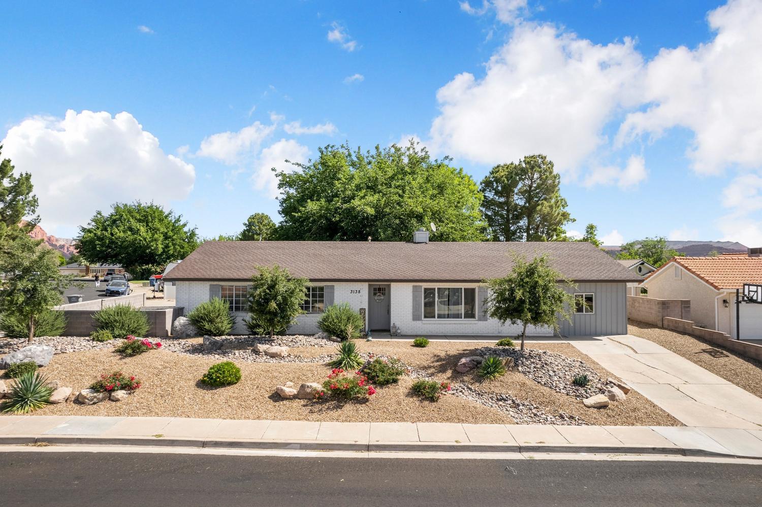 3138 Crestview Dr — photo