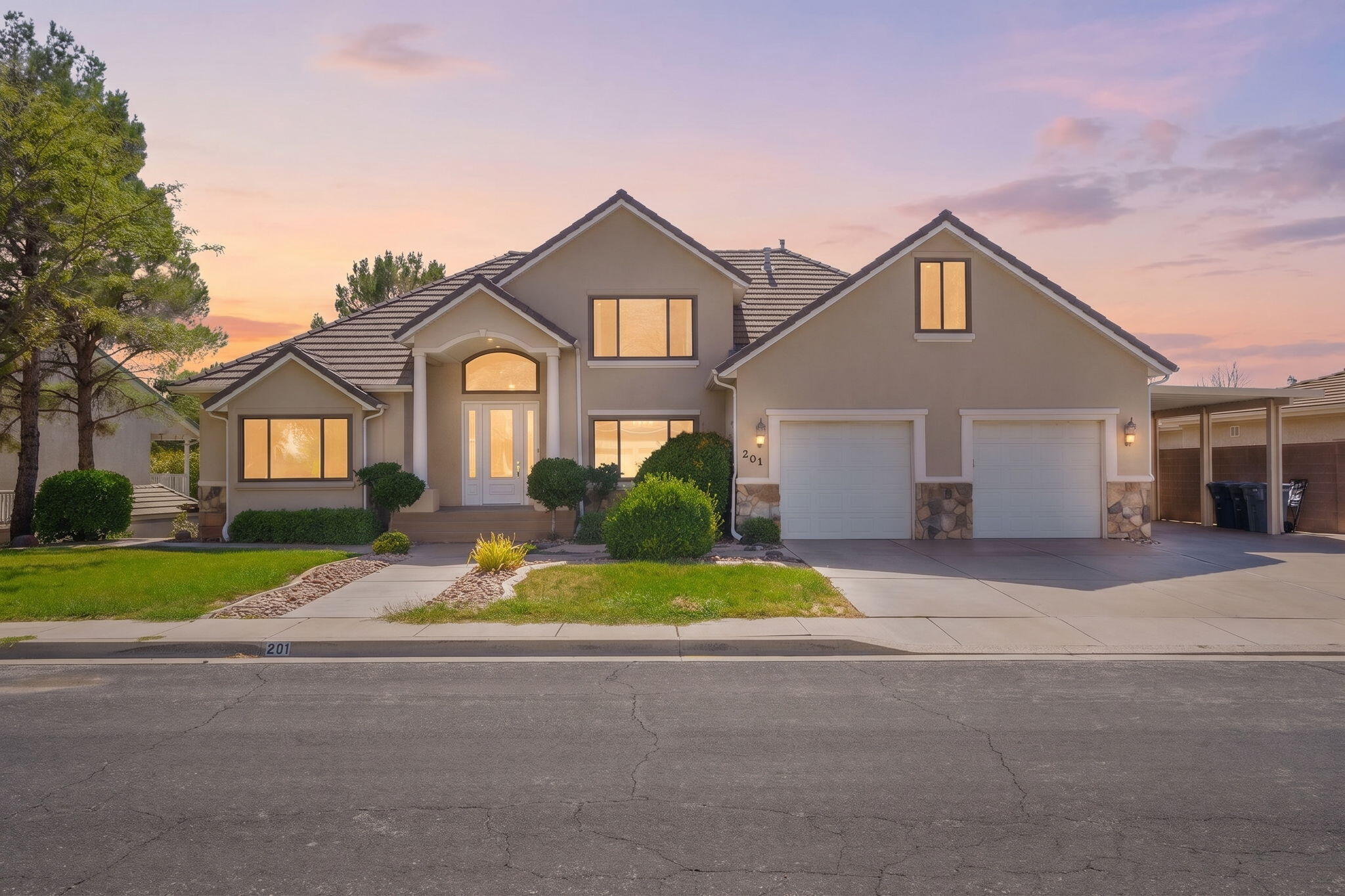 201 Shadow Point Dr — photo