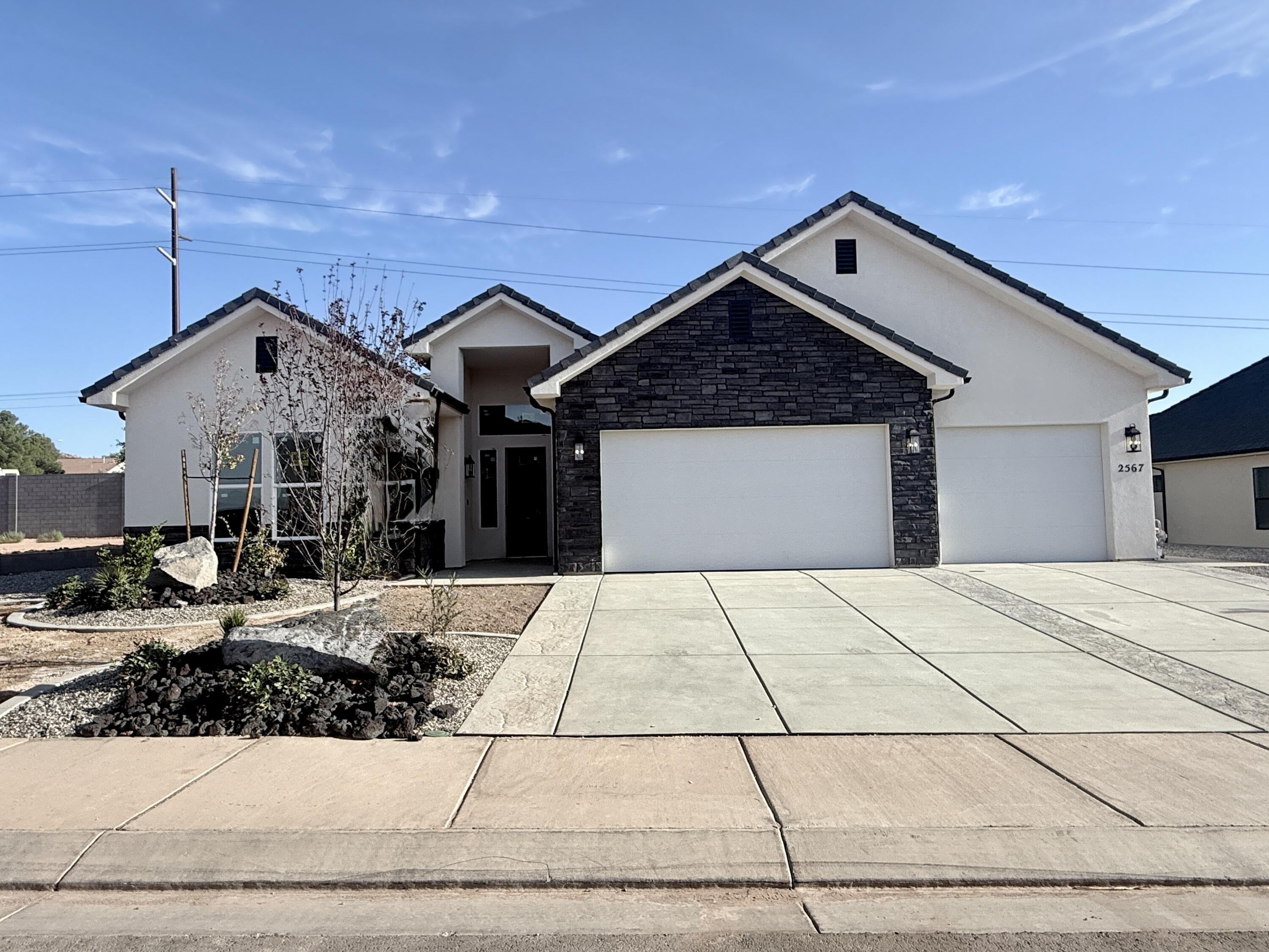 2567 E Suniva Way — photo
