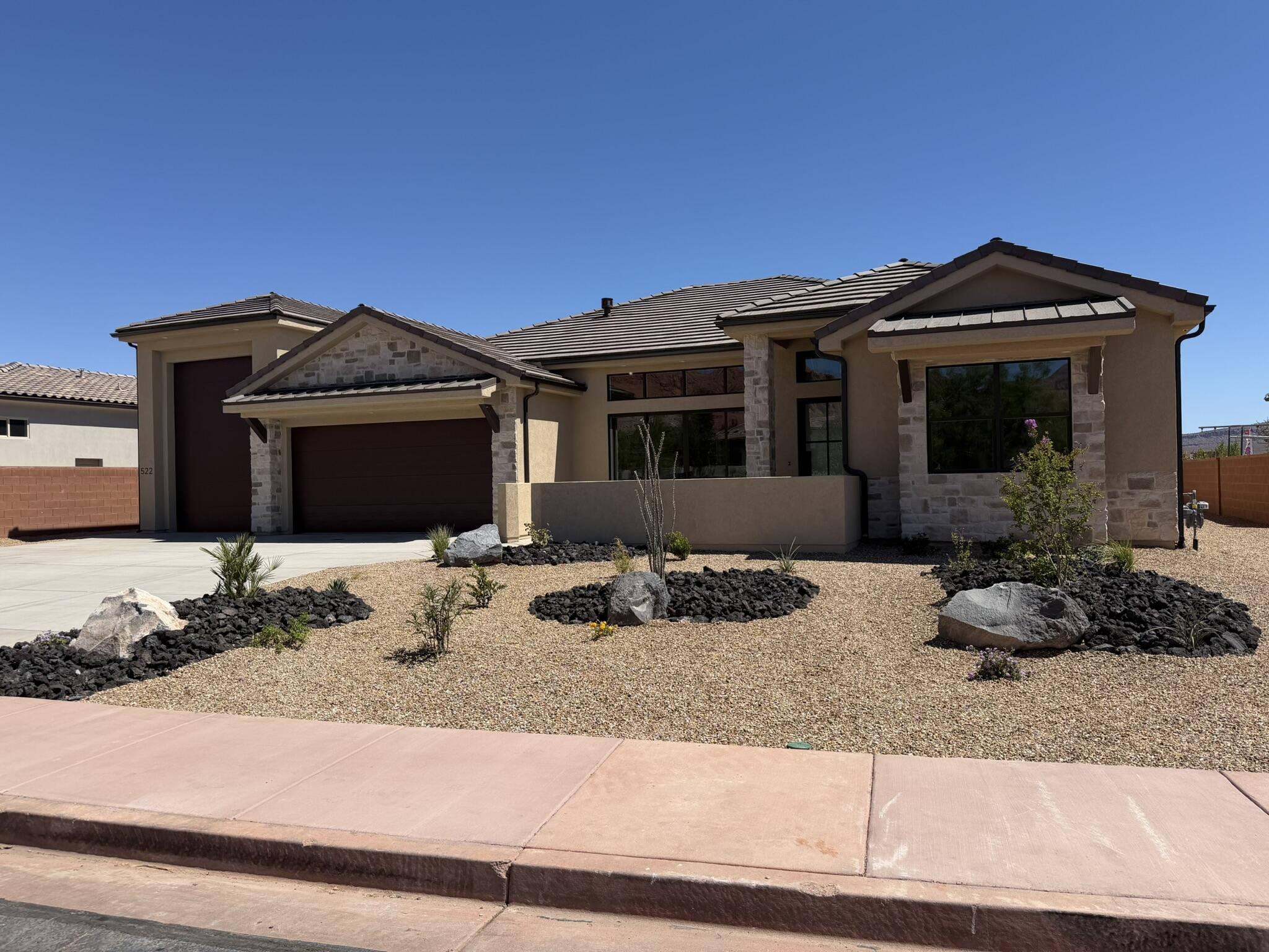 522 W Ithaca Dr — photo
