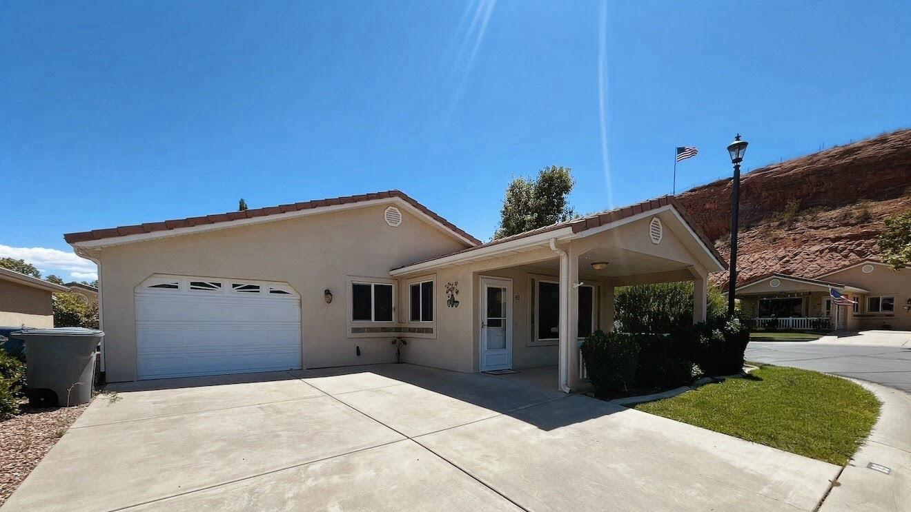 1050 W Red Hills 89 — photo
