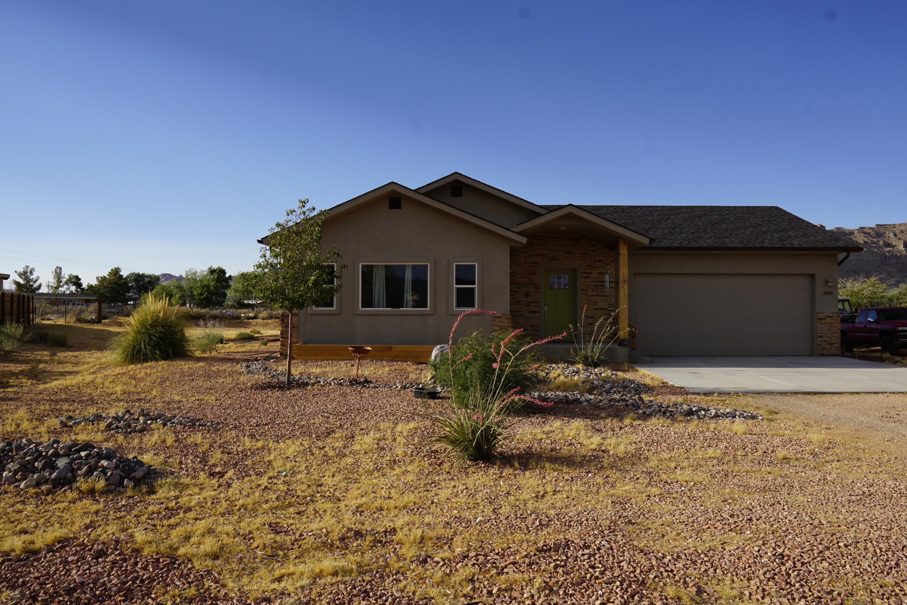 1000 E Canyon Dr — photo