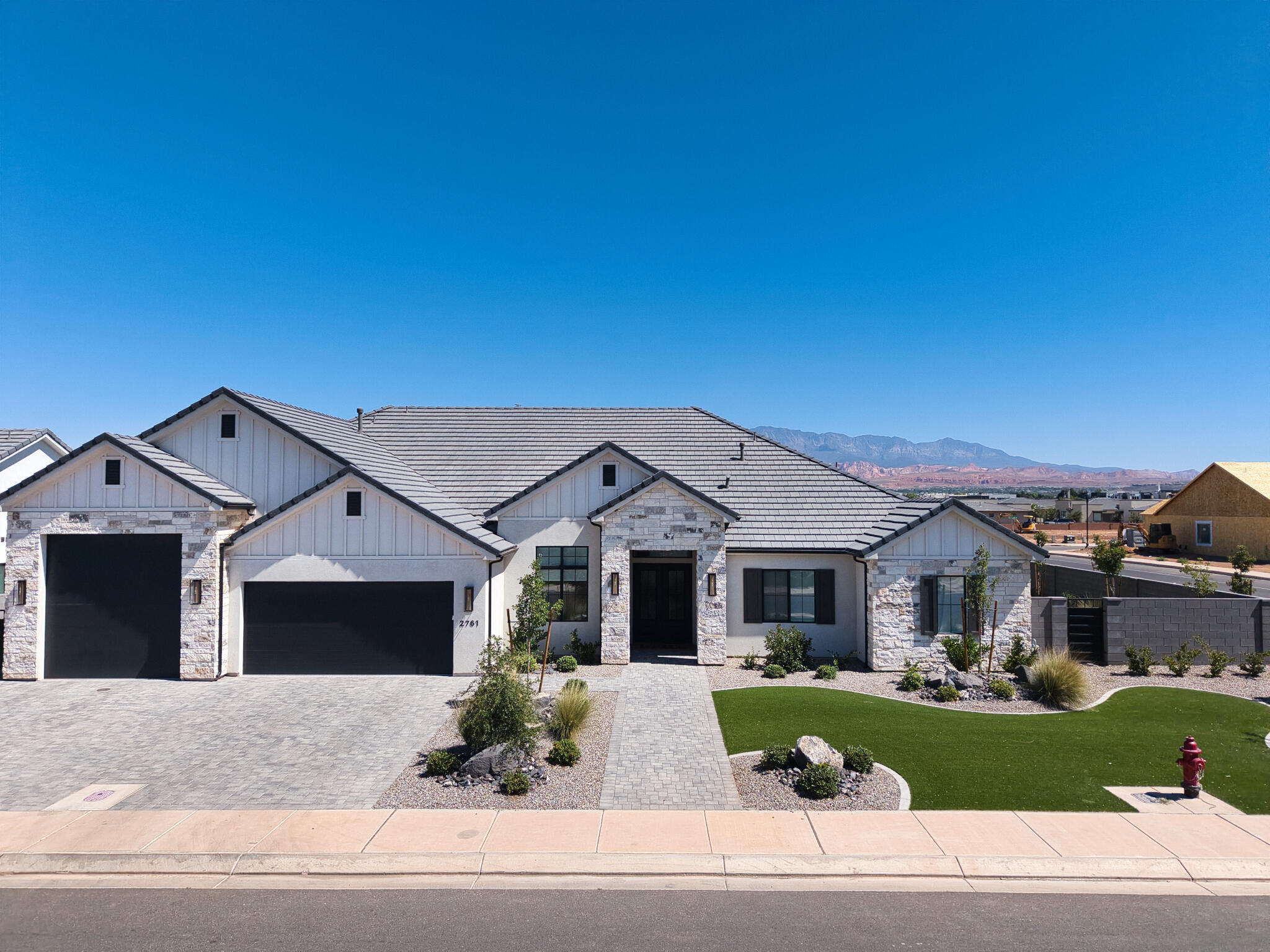 2761 E Moorland Dr — photo