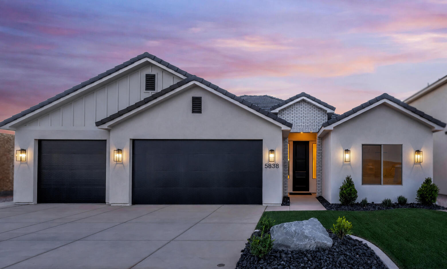 5888 S Foothill Ridge Dr — photo