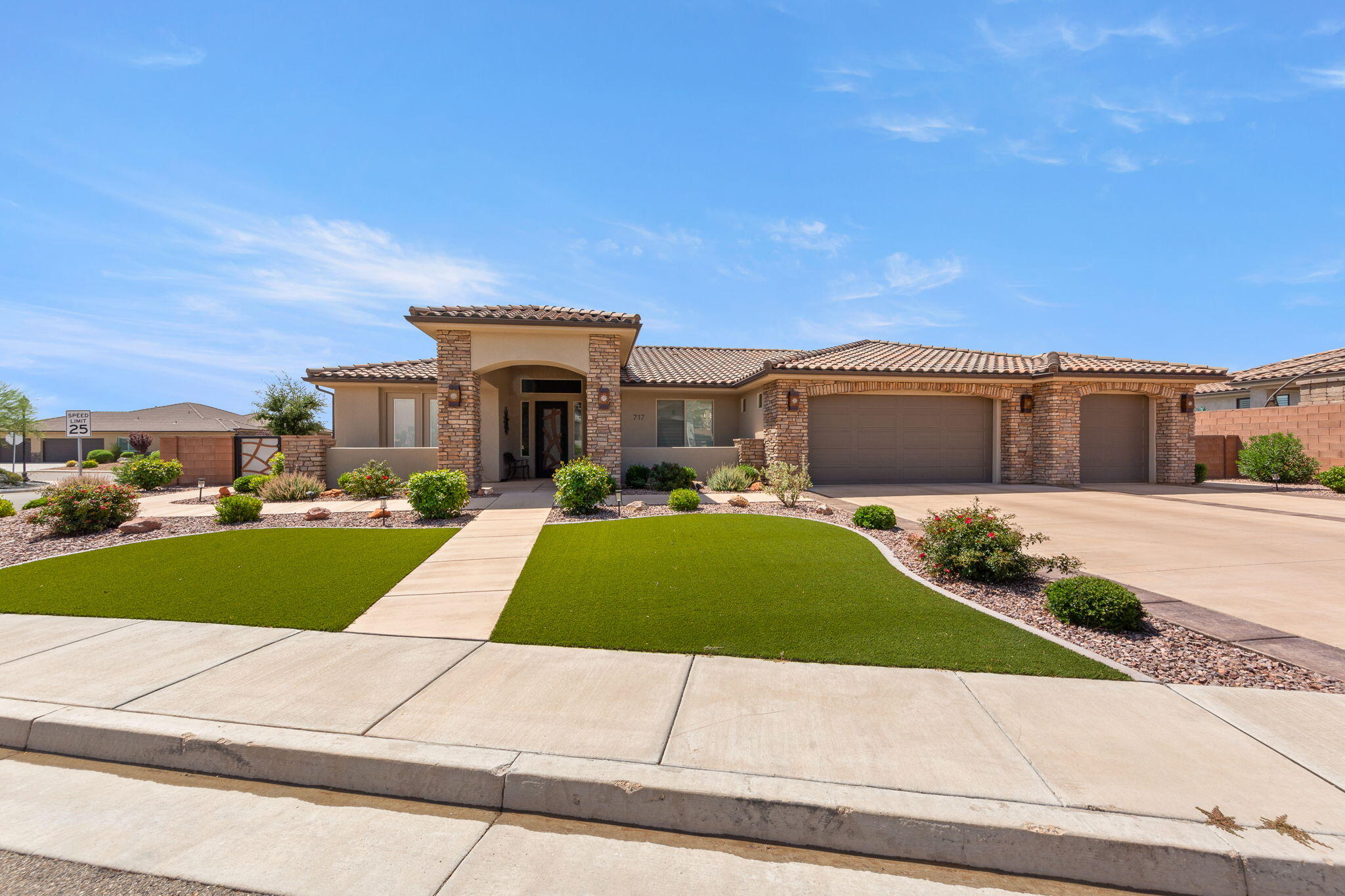 717 W Osprey Dr — photo