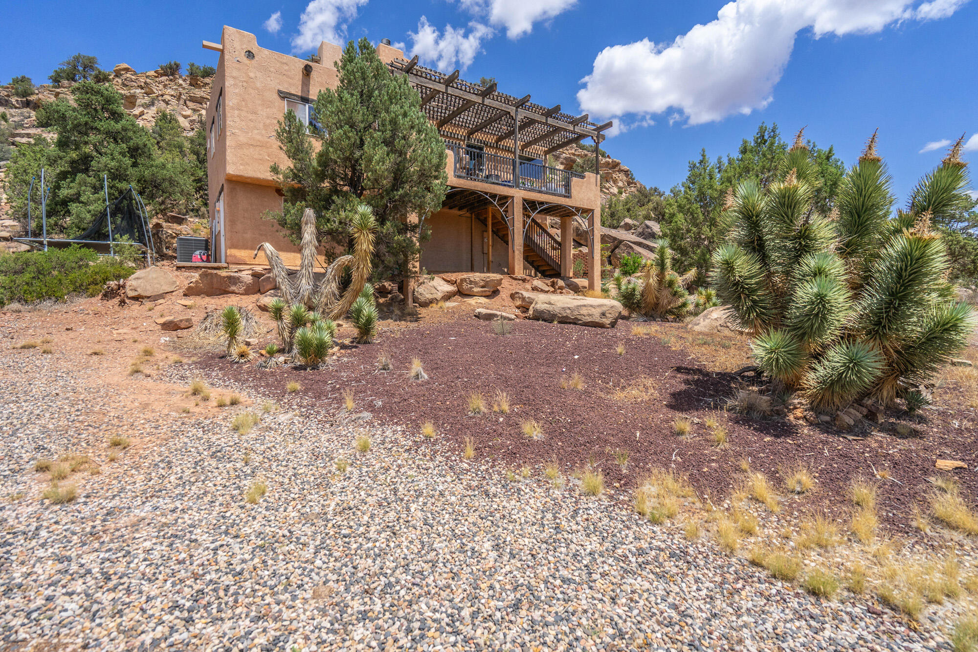 944 W Foothill Dr — photo