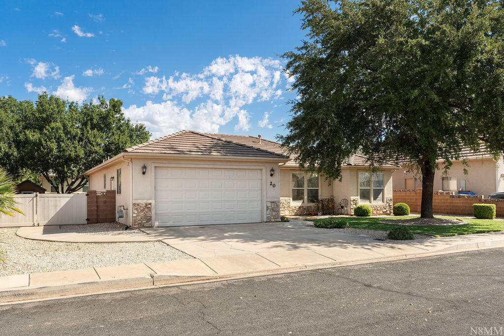 20 W Clover Ln — photo