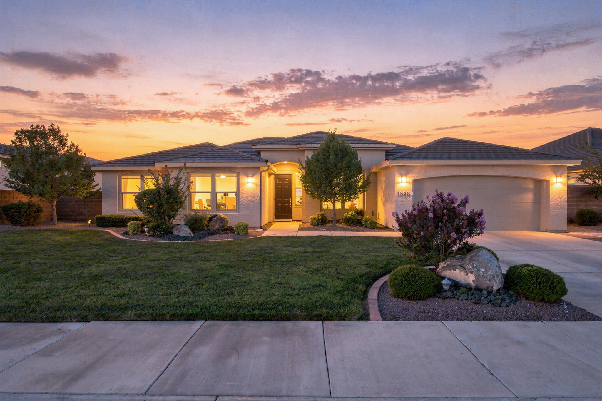 1546 E Hayrocks Dr — photo