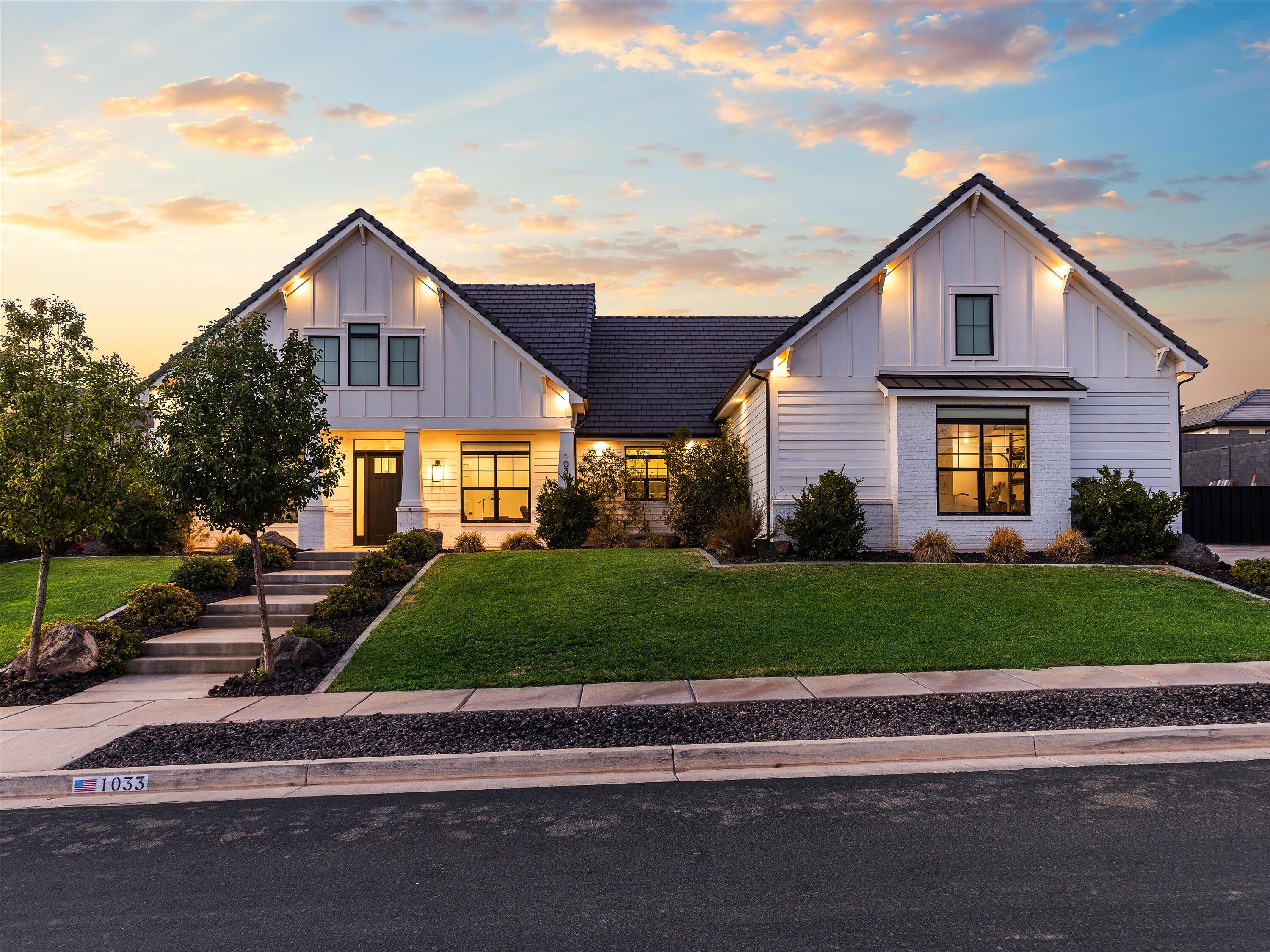 1033 E Black Oak Dr — photo