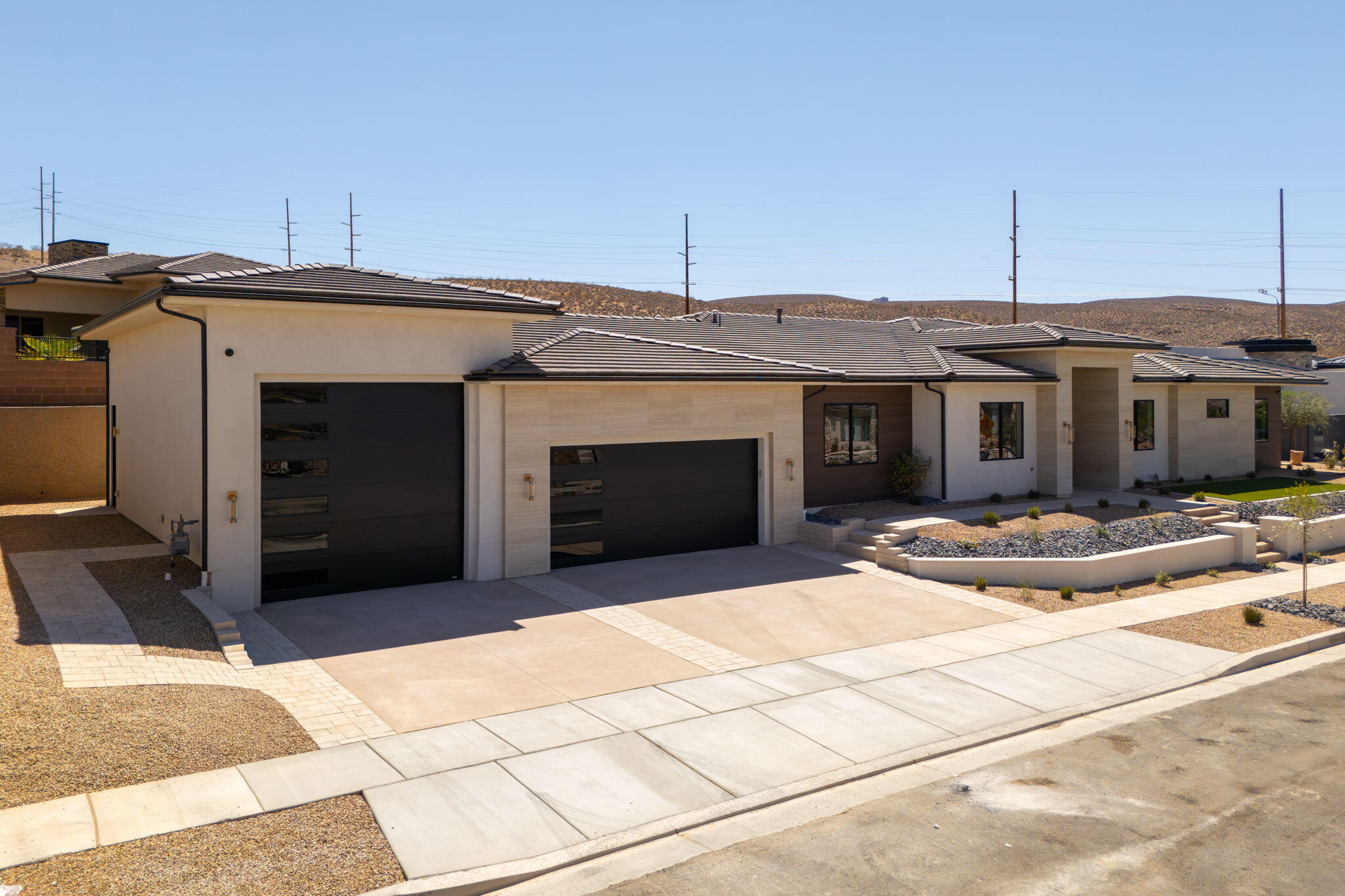 3945 Hillside Way — photo
