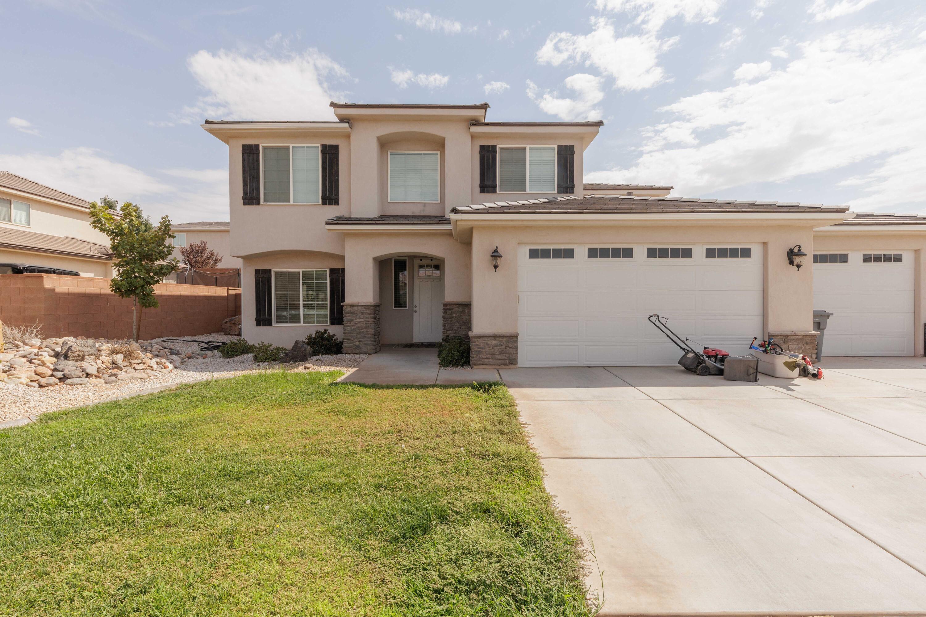 3332 E Livia Dr — photo