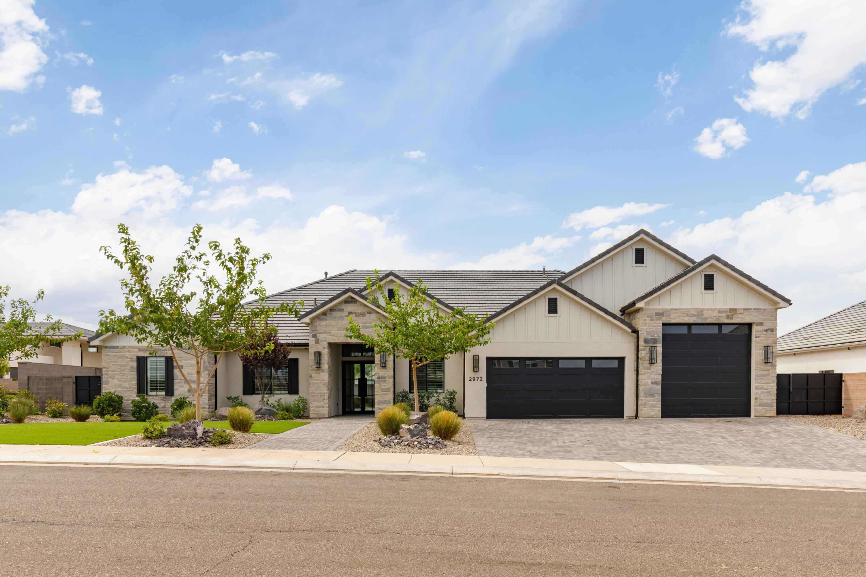 2972 E Willow Tree Ln — photo