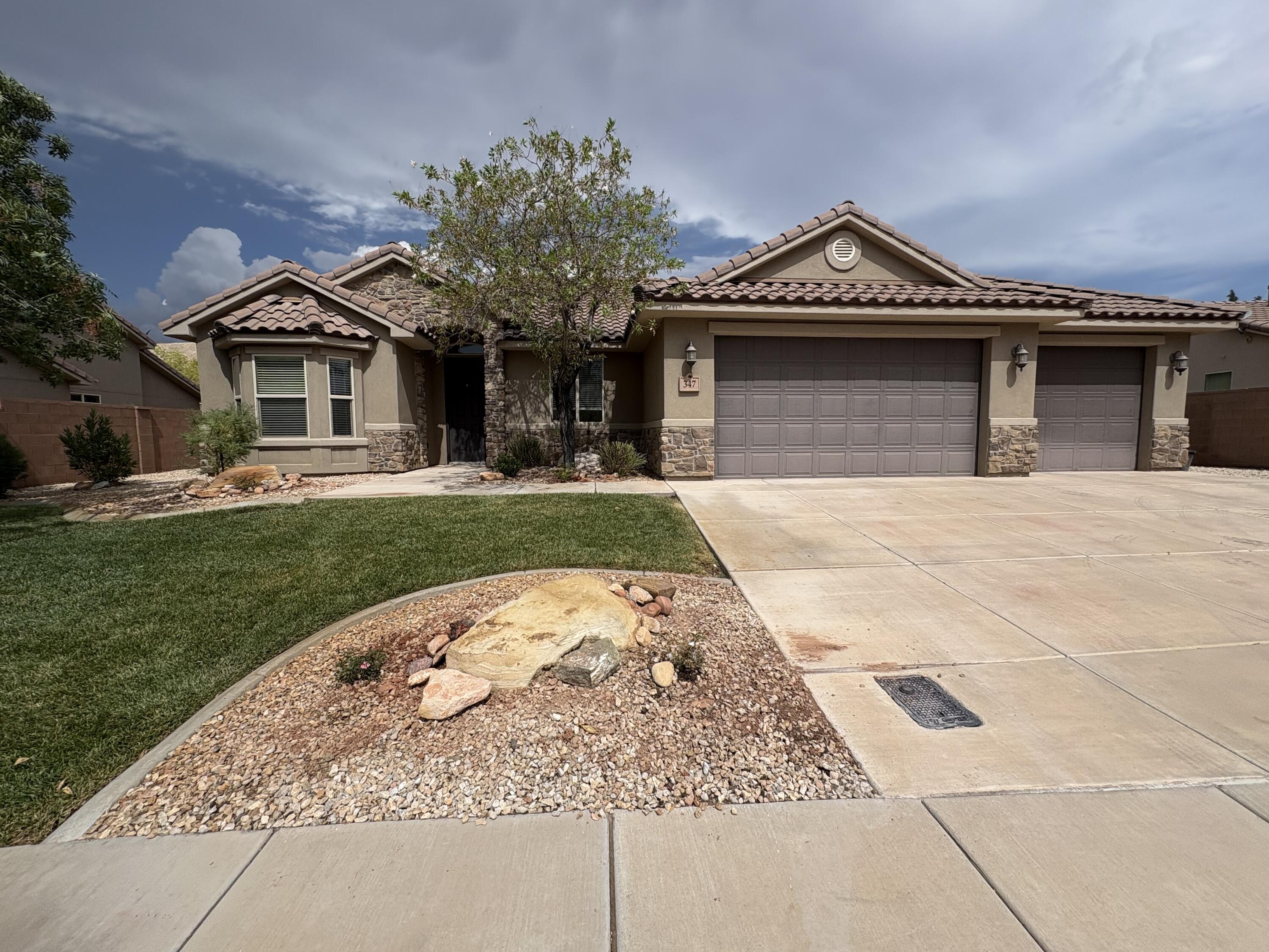 347 E Munich Dr — photo